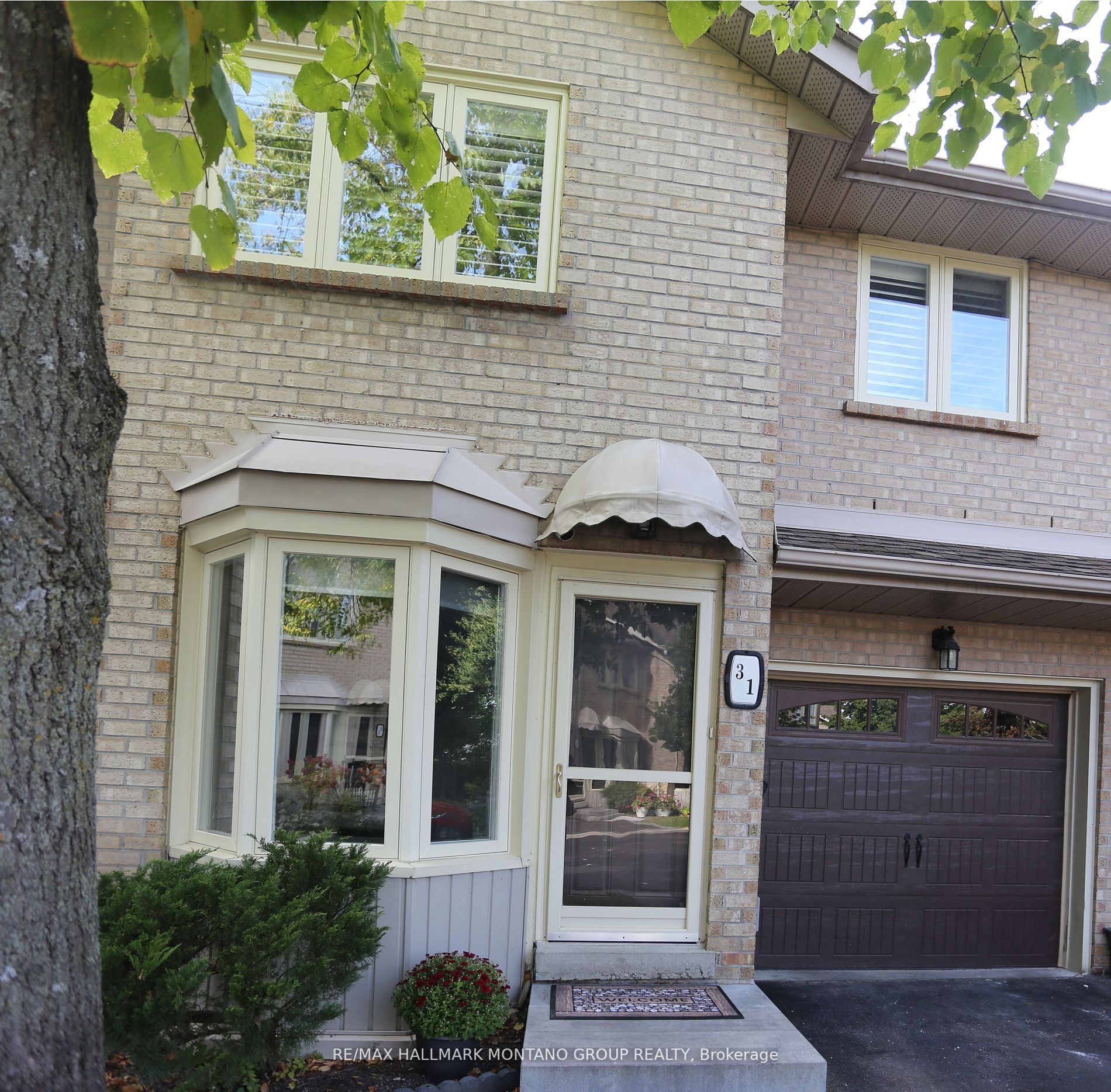 Condo Townhouse house for sale at 31 Anderson Pl Aurora Ontario