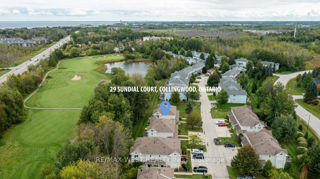 Condo Townhouse house for sale at 29 Sundial Crt Collingwood Ontario