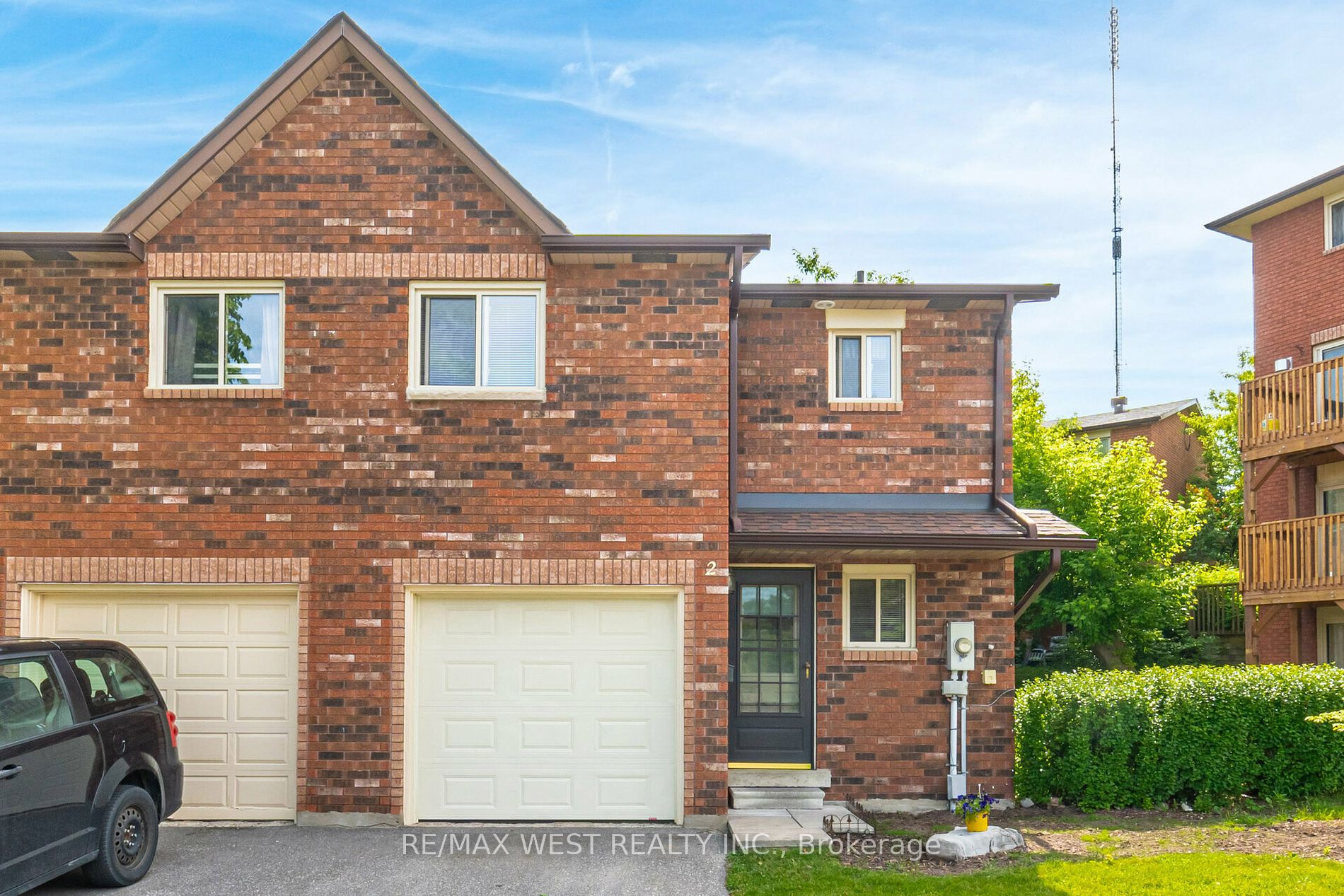 Condo Townhouse house for sale at 2 Shadowood Rd Barrie Ontario