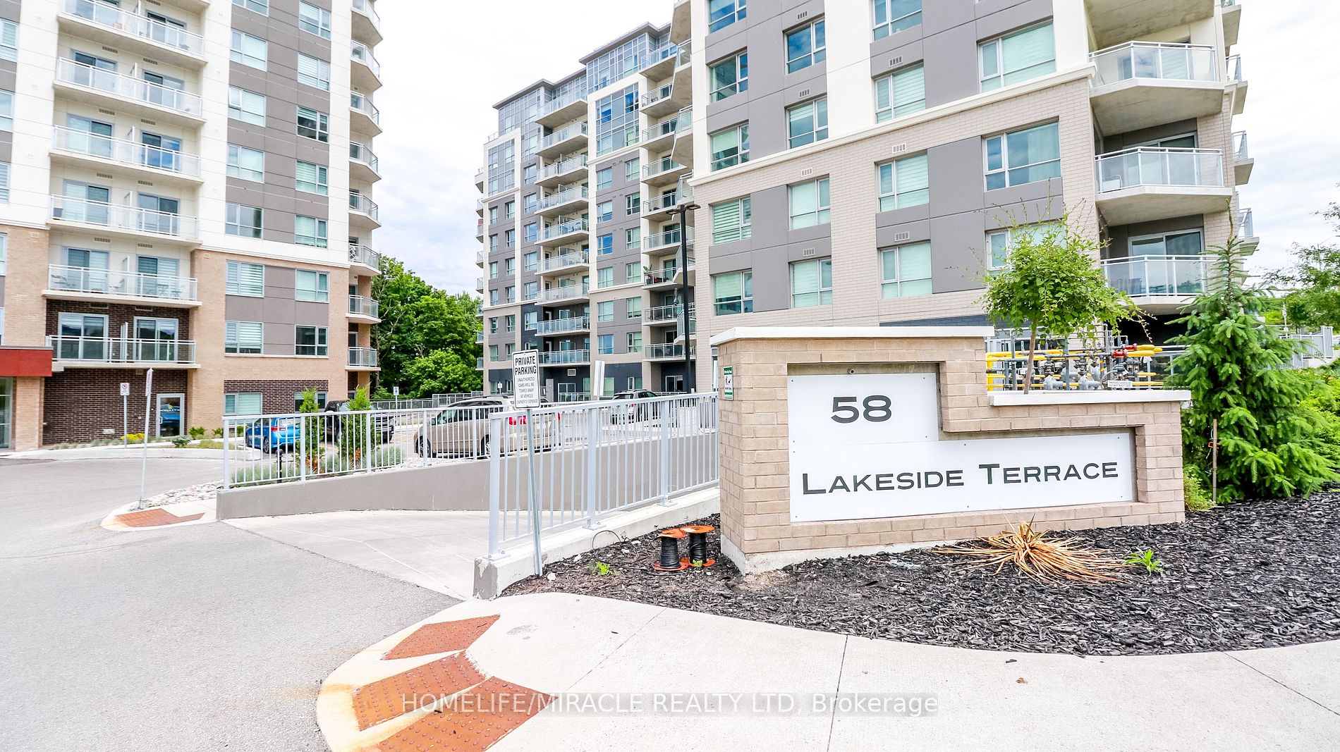 Condo Apt house for sale at 58 Lakeside Terr Barrie Ontario