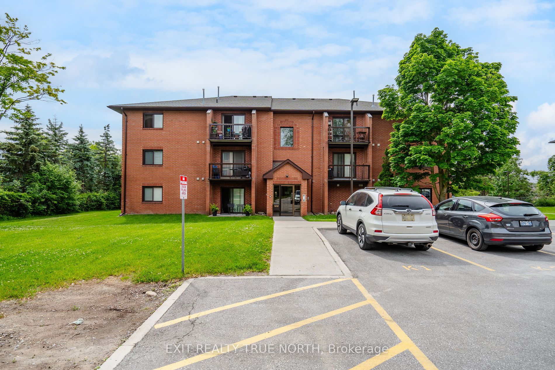 Condo Apt house for sale at 155 Edgehill Dr Barrie Ontario