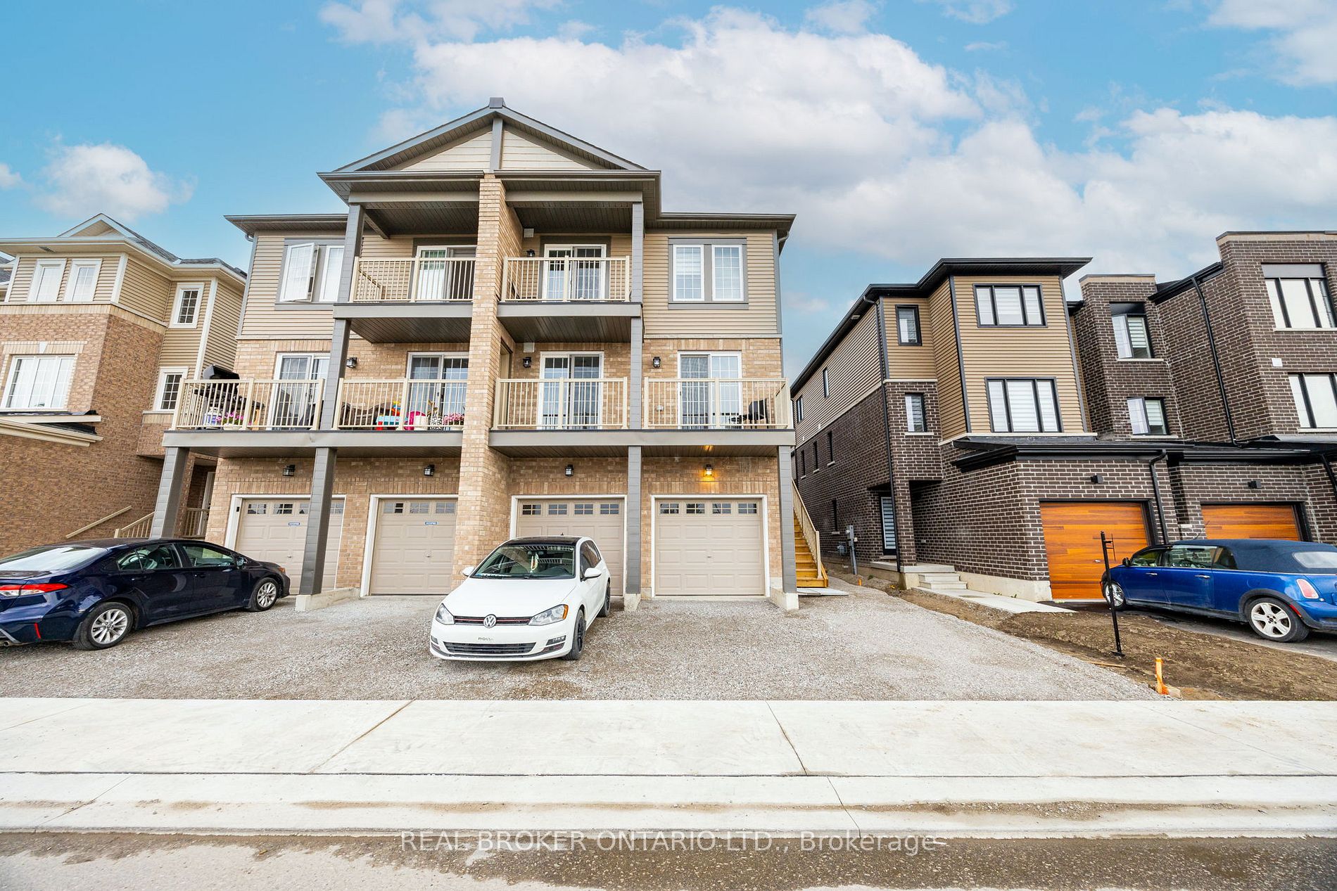 Condo Townhouse house for sale at 11 Tobias Lane N Barrie Ontario