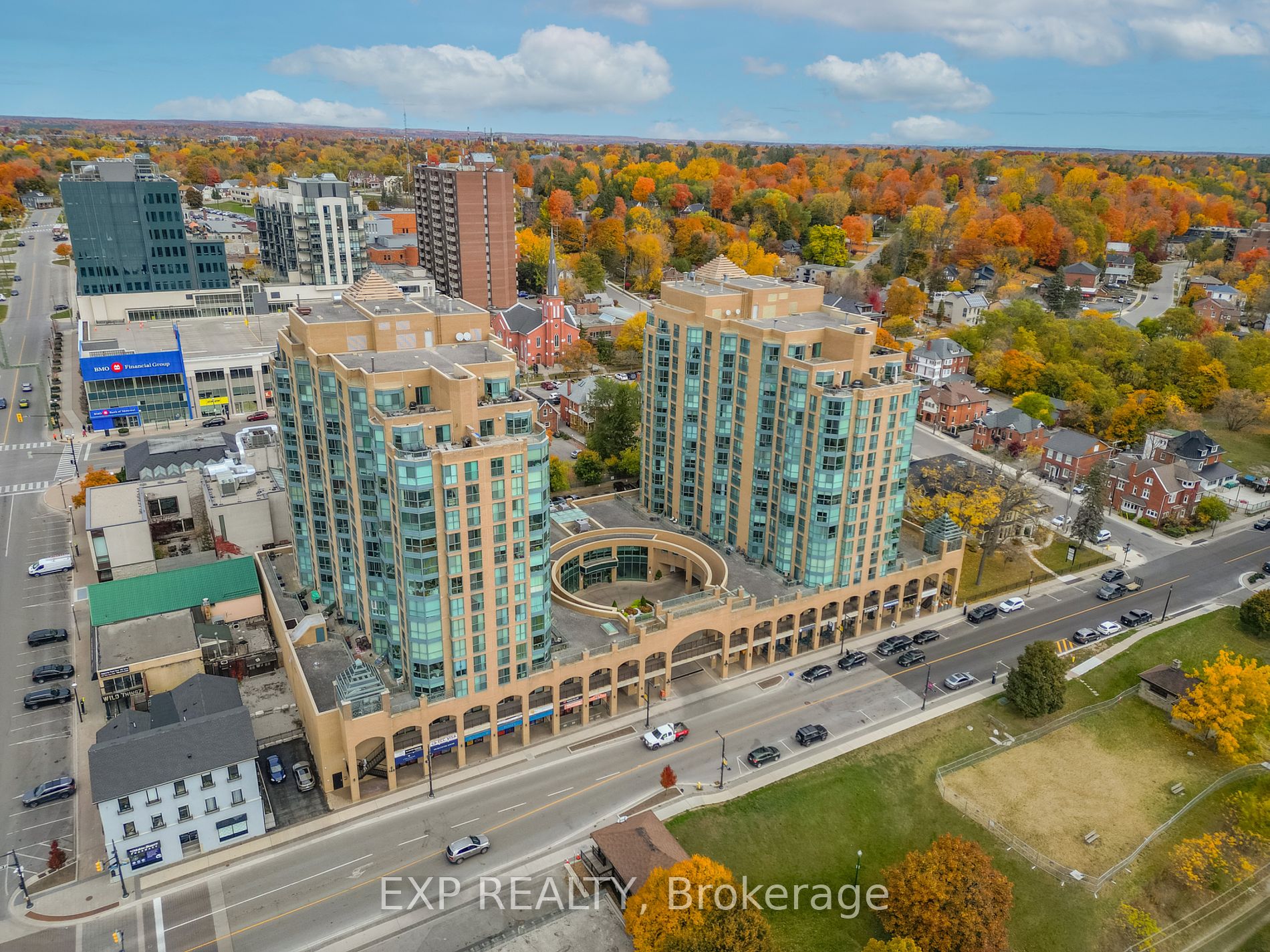 Condo Apt house for sale at 140 Dunlop St E Barrie Ontario