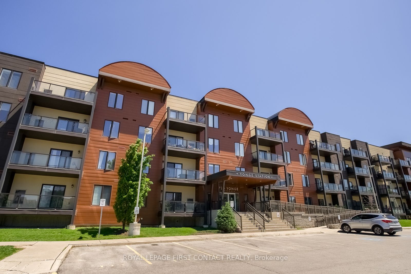 Condo Apt house for sale at 720 Yonge St Barrie Ontario