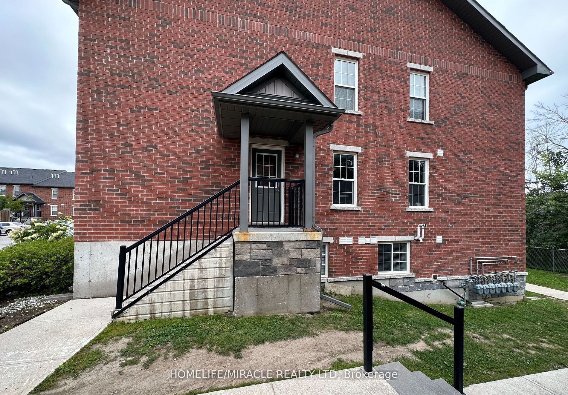 Condo Townhouse house for sale at 244 Penetanguish Barrie Ontario