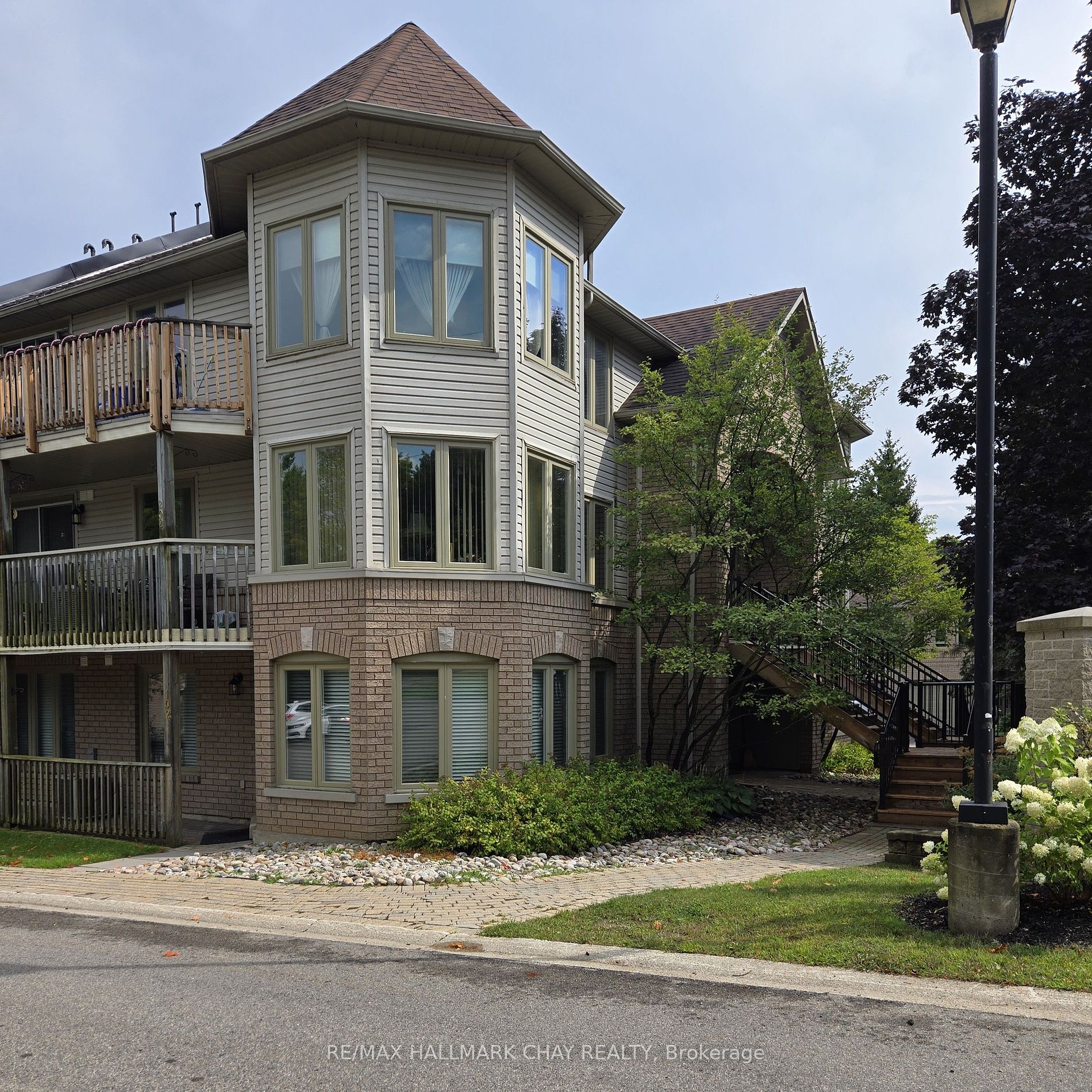 Condo Apt house for sale at 492 Laclie St Orillia Ontario