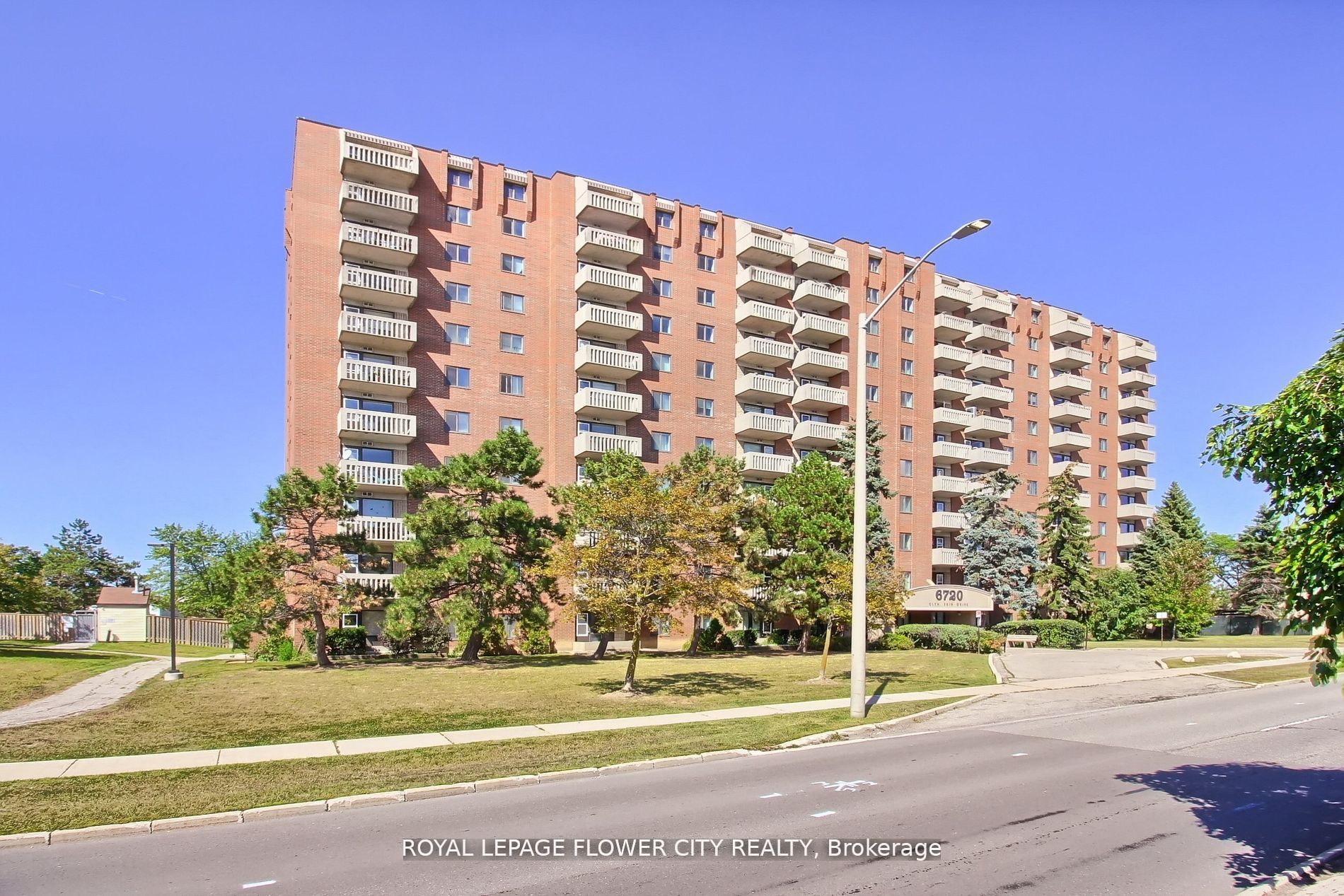 Condo Apt house for sale at 6720 Glen Erin D Mississauga Ontario