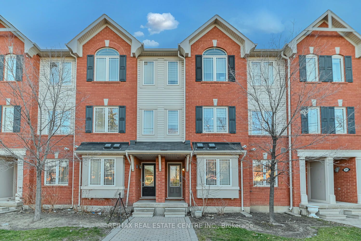 Condo Townhouse house for sale at 50 Hillcrest Ave Brampton Ontario