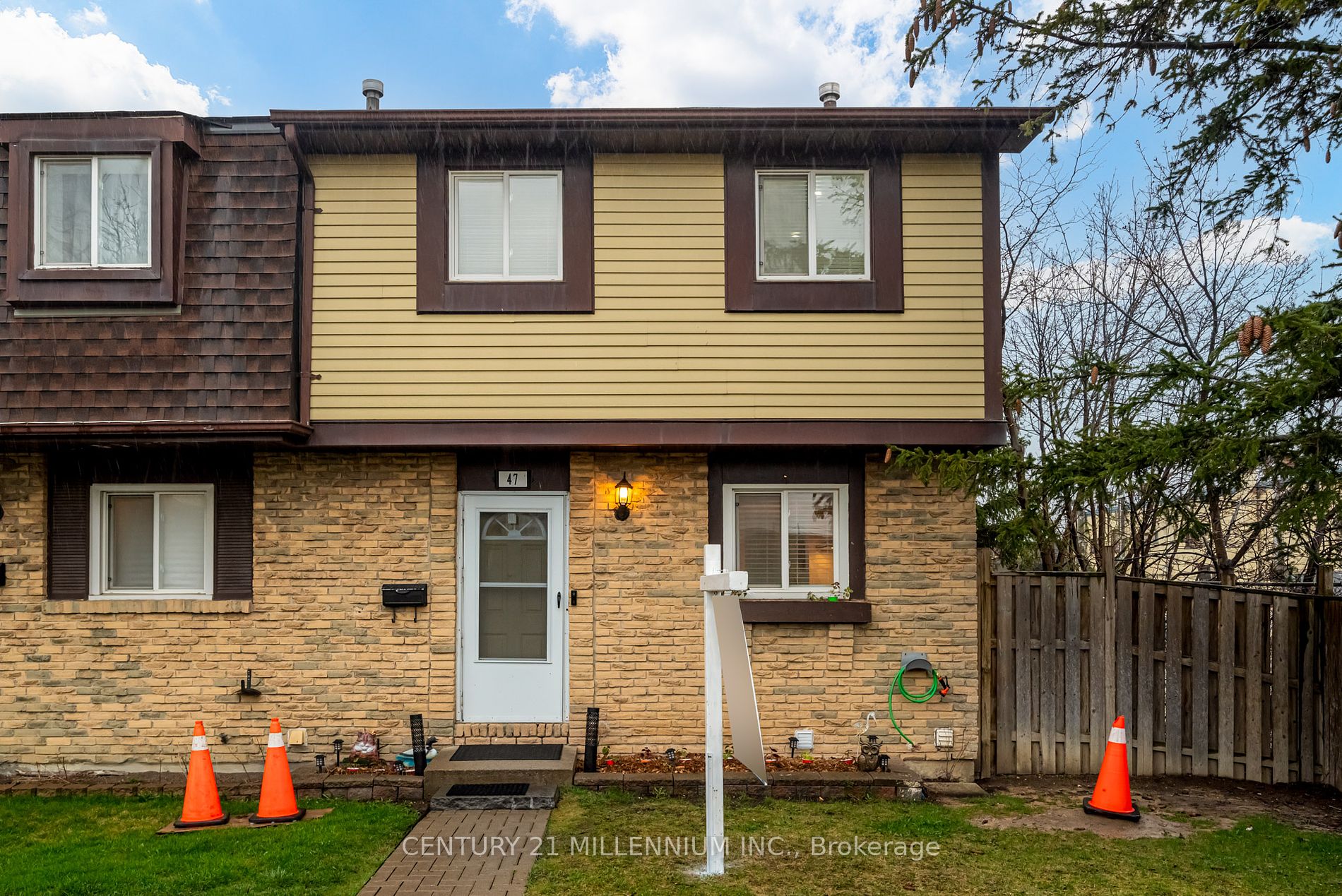 Condo Townhouse house for sale at 45 Hansen Rd N Brampton Ontario