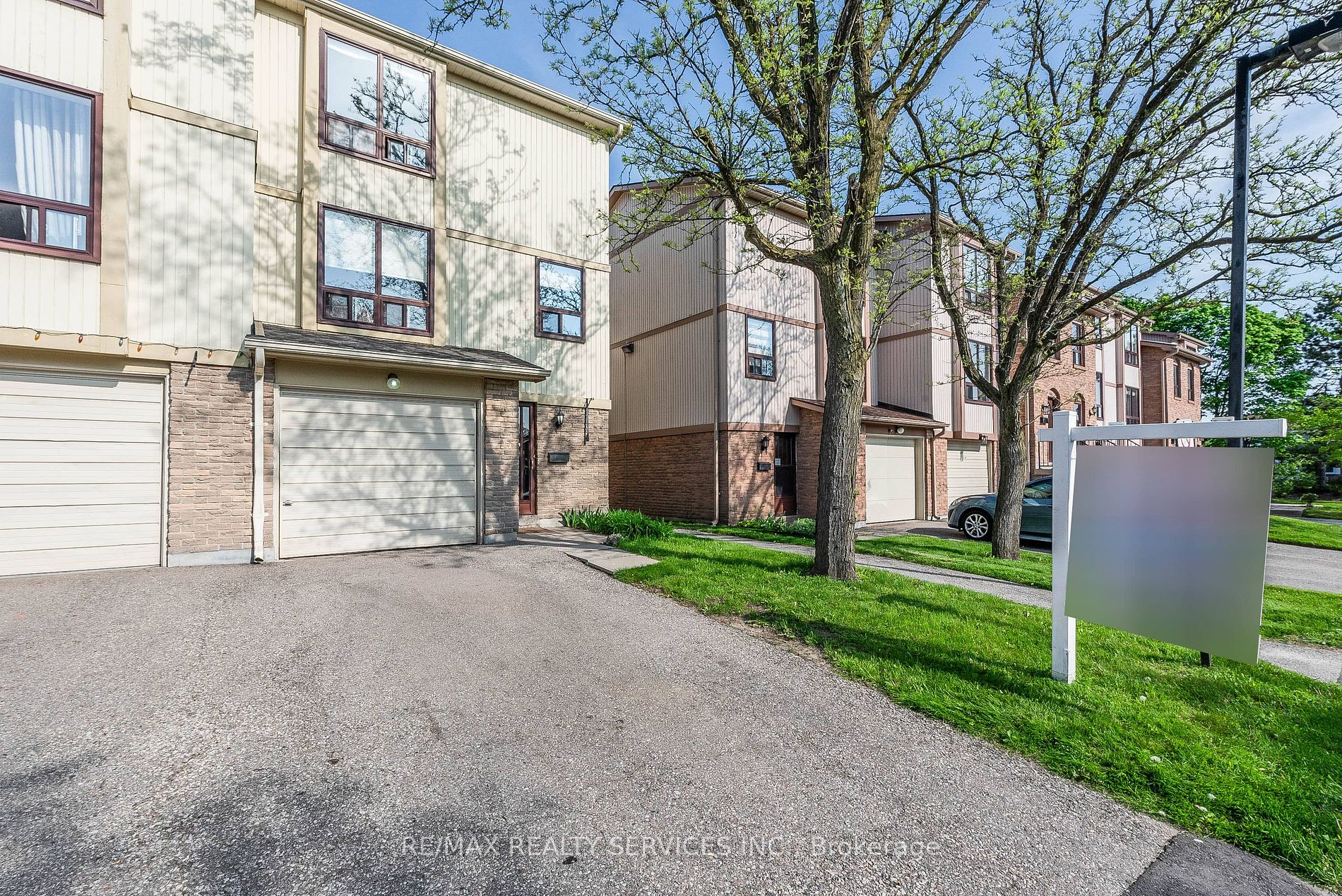 Condo Townhouse house for sale at 51 Guildford Cre Brampton Ontario