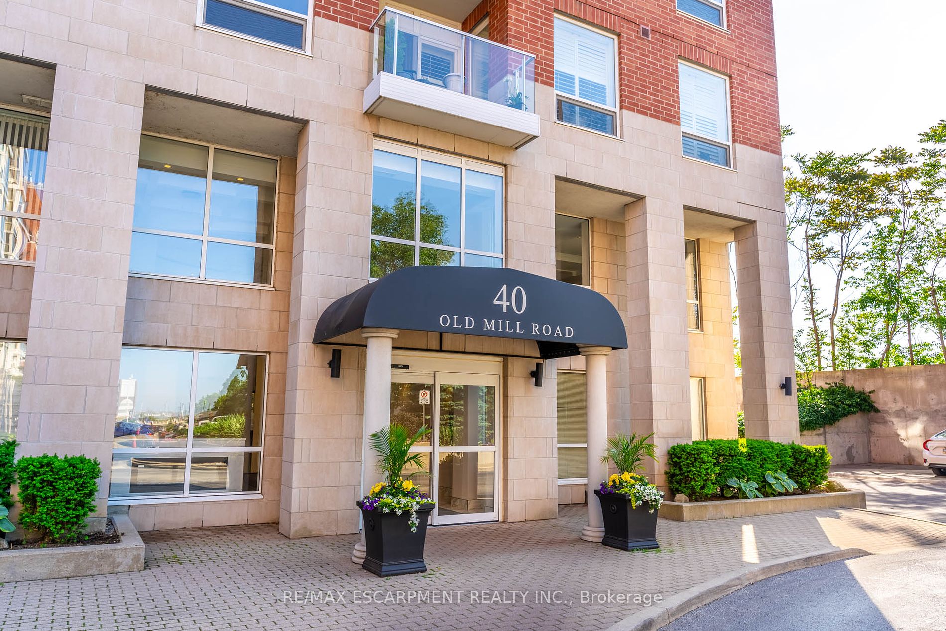 Condo Apt house for sale at 40 OLD MILL Rd Oakville Ontario