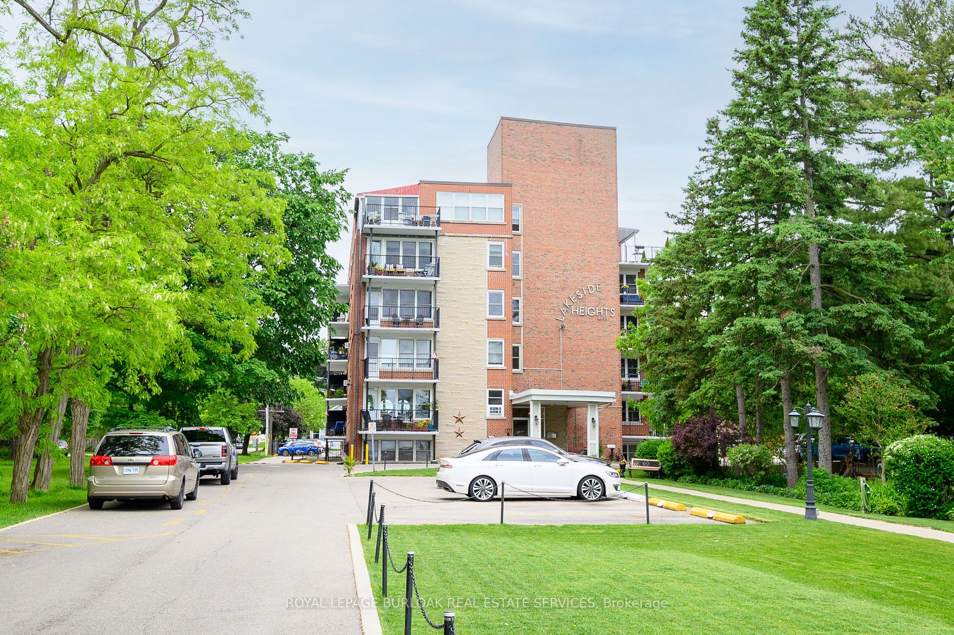 Co-Op Apt house for sale at 1377 Lakeshore R Burlington Ontario