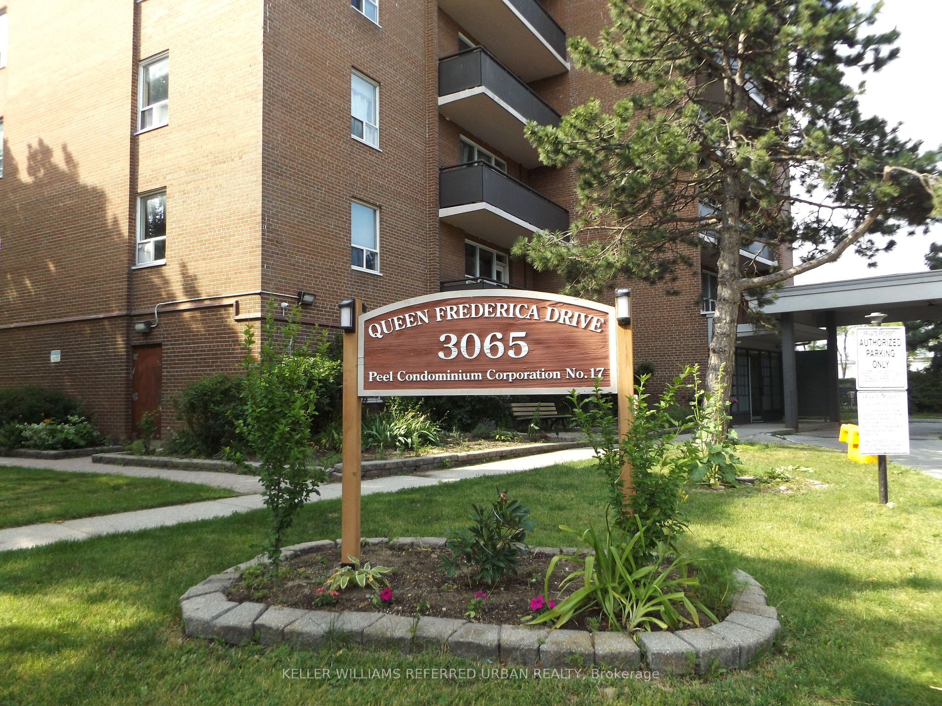 Condo Apt house for sale at 3065 Queen Frede Mississauga Ontario