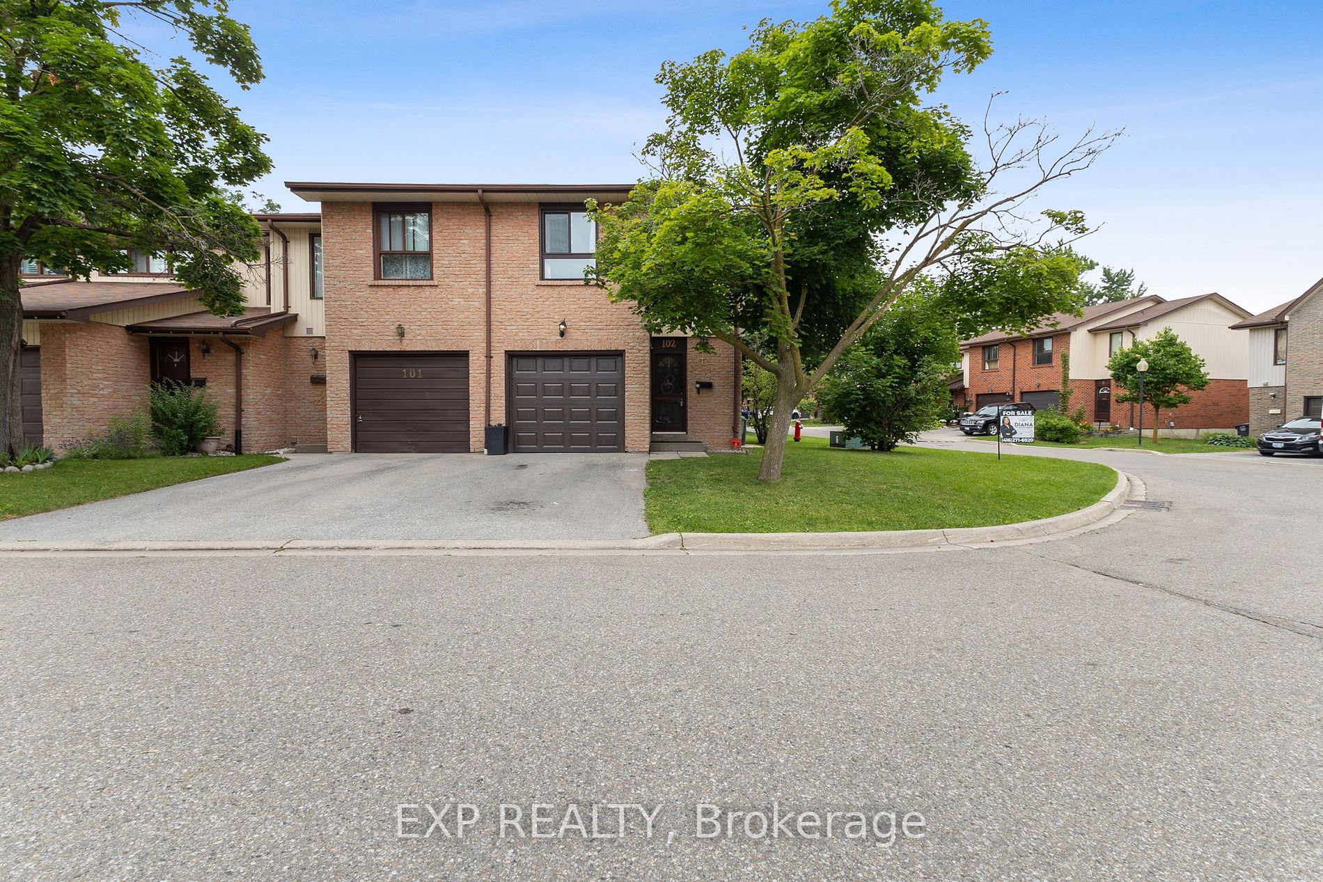 Condo Townhouse house for sale at 102 Dawson Cres Brampton Ontario