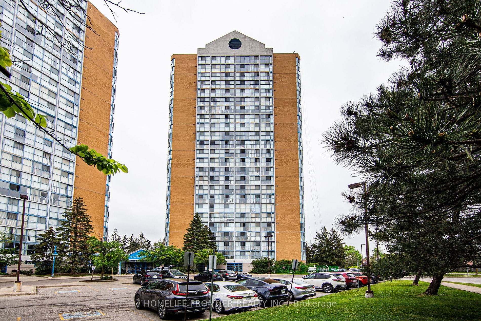 Condo Apt house for sale at 35 Trailwood Dr Mississauga Ontario