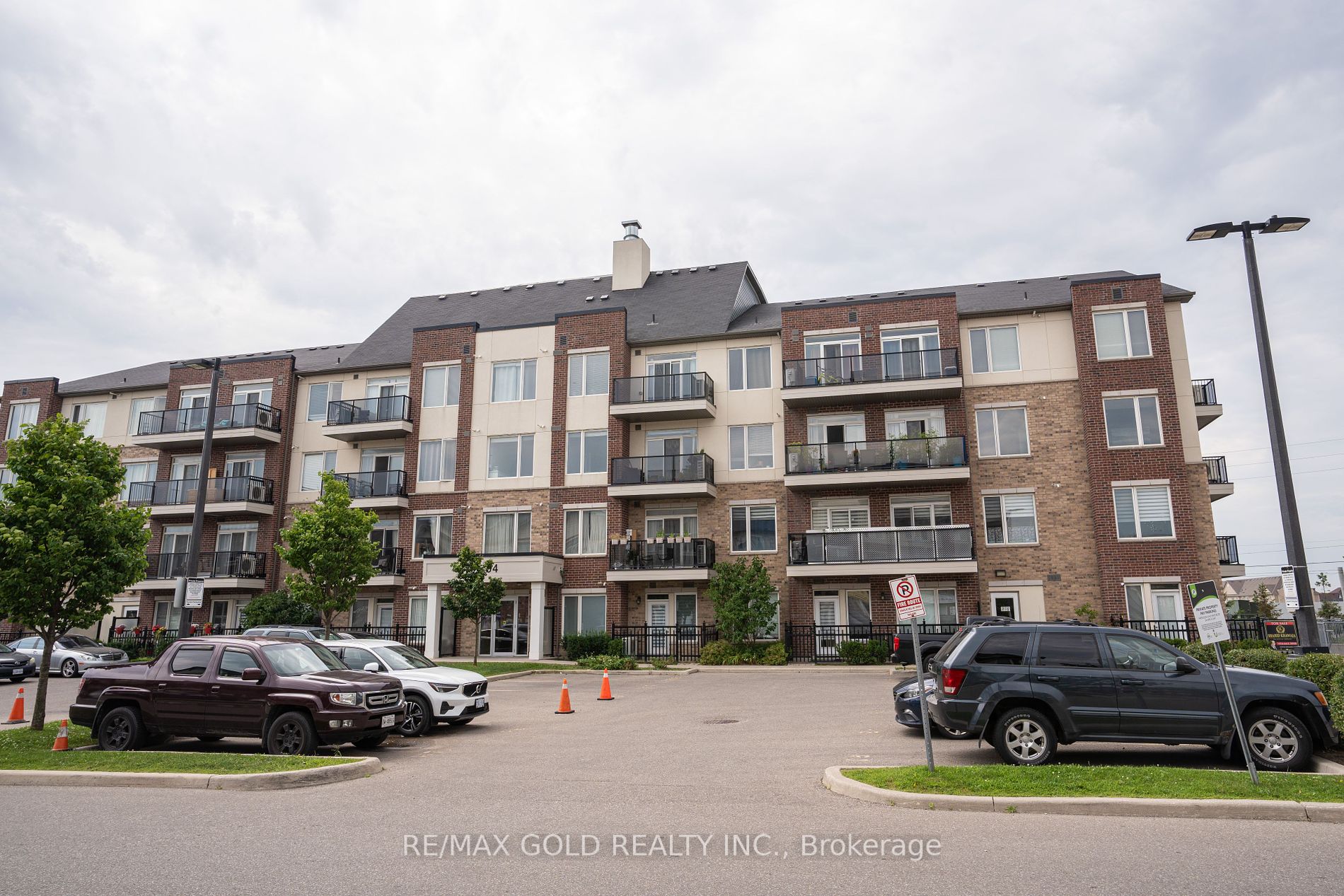 Condo Apt house for sale at 54 Sky Harbour D Brampton Ontario