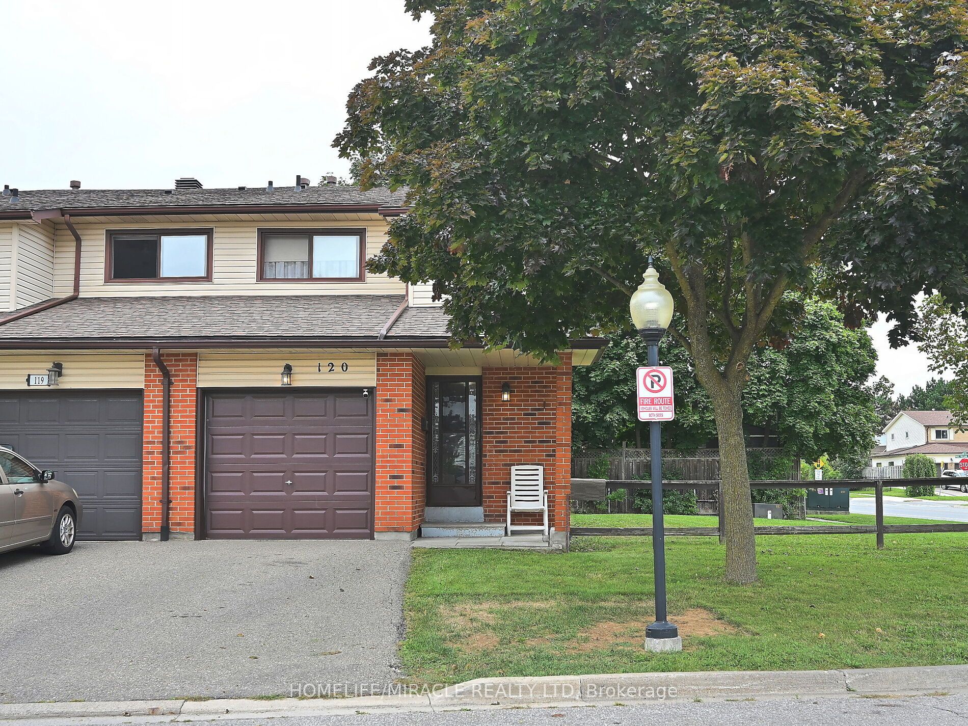 Condo Townhouse house for sale at 120 Collins Cres Brampton Ontario