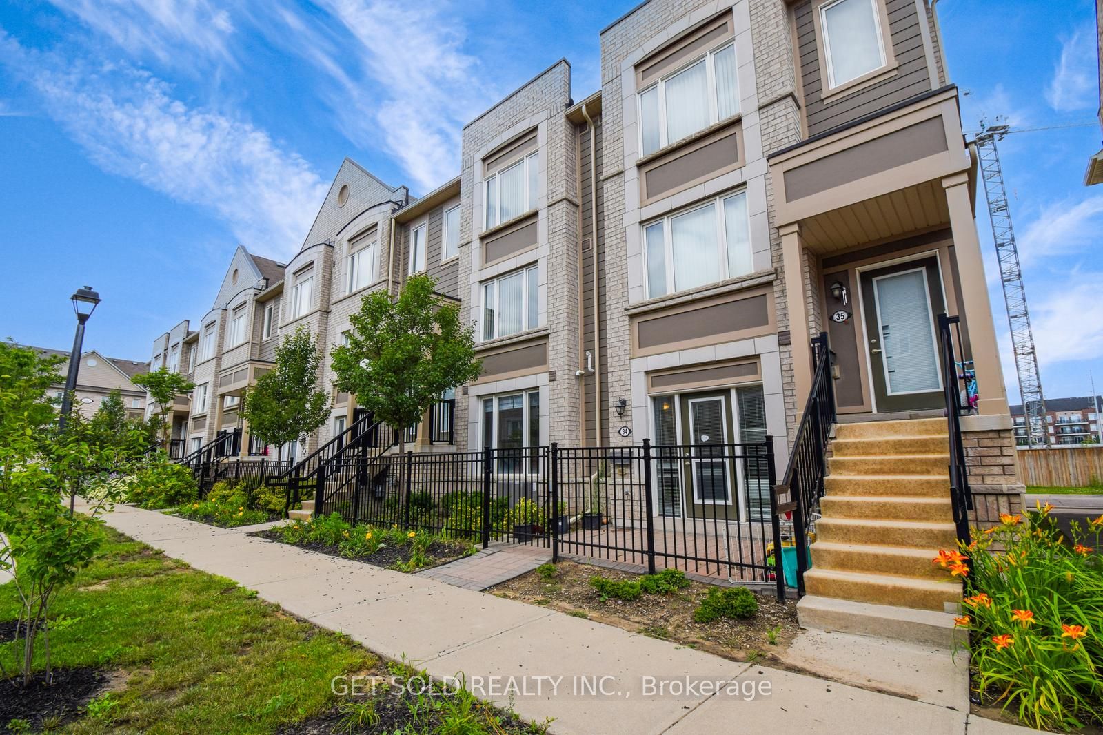 Condo Townhouse house for sale at 1 Beckenrose Crt Brampton Ontario