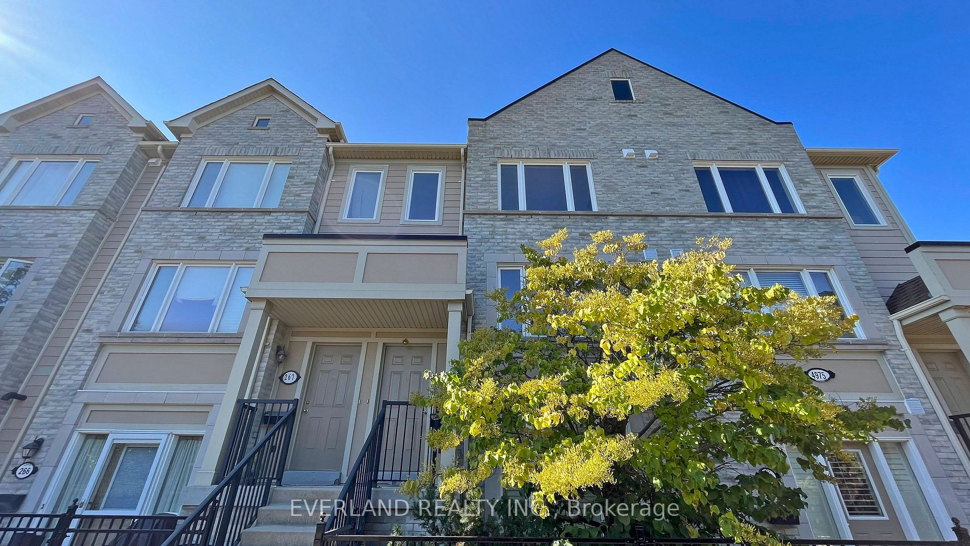 Condo Townhouse house for sale at 4975 Southampton Mississauga Ontario