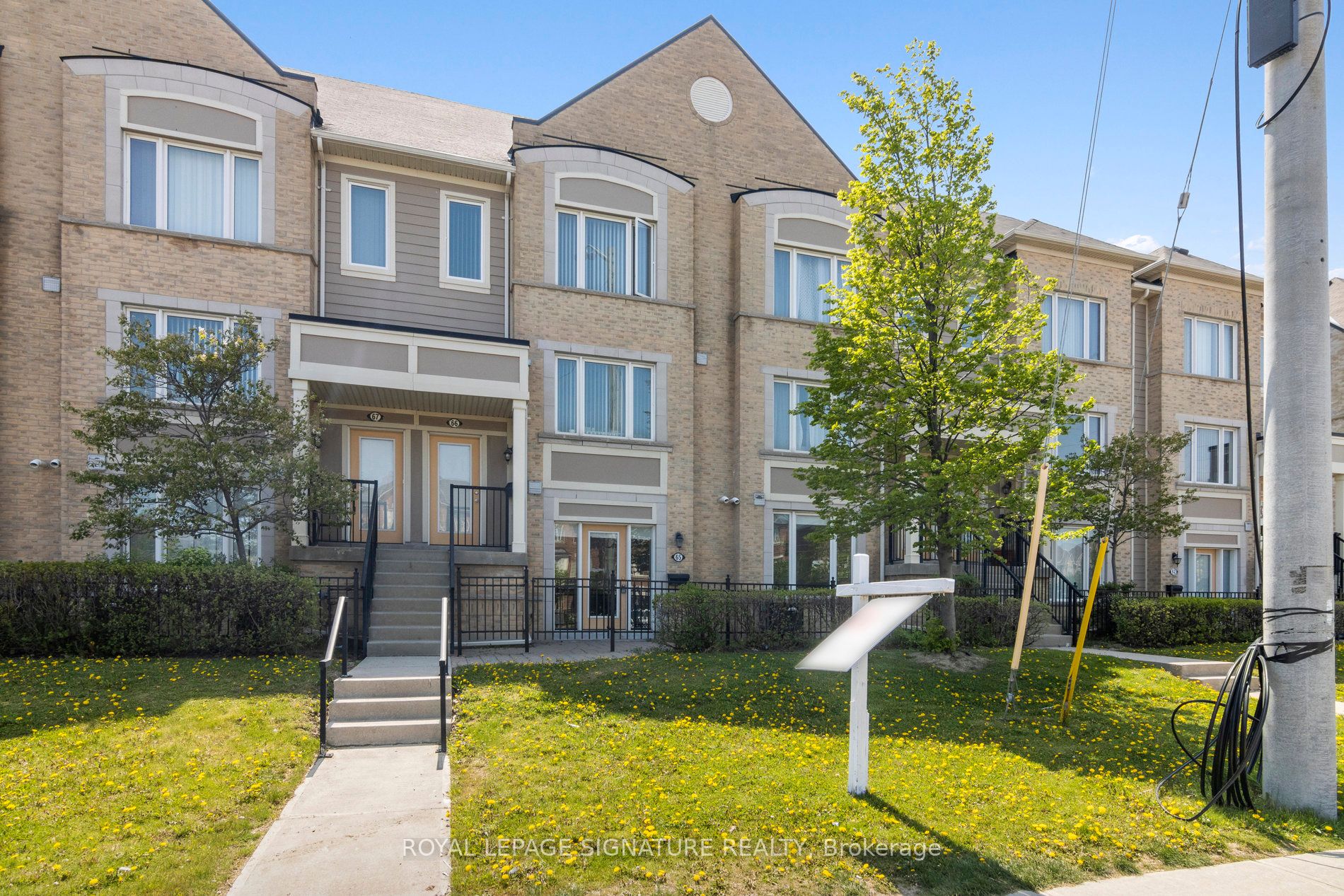 Condo Townhouse house for sale at 60 Fairwood Circ Brampton Ontario