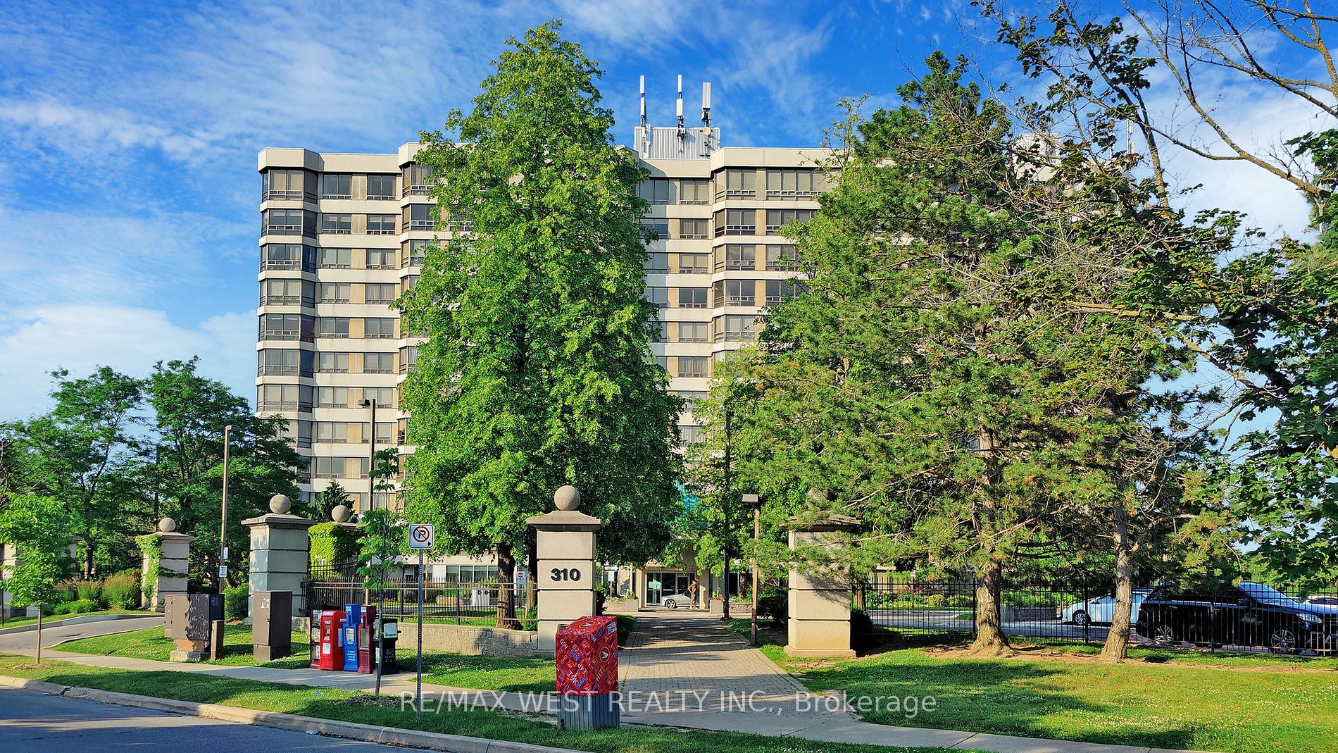 Condo Apt house for sale at 310 Mill St S Brampton Ontario