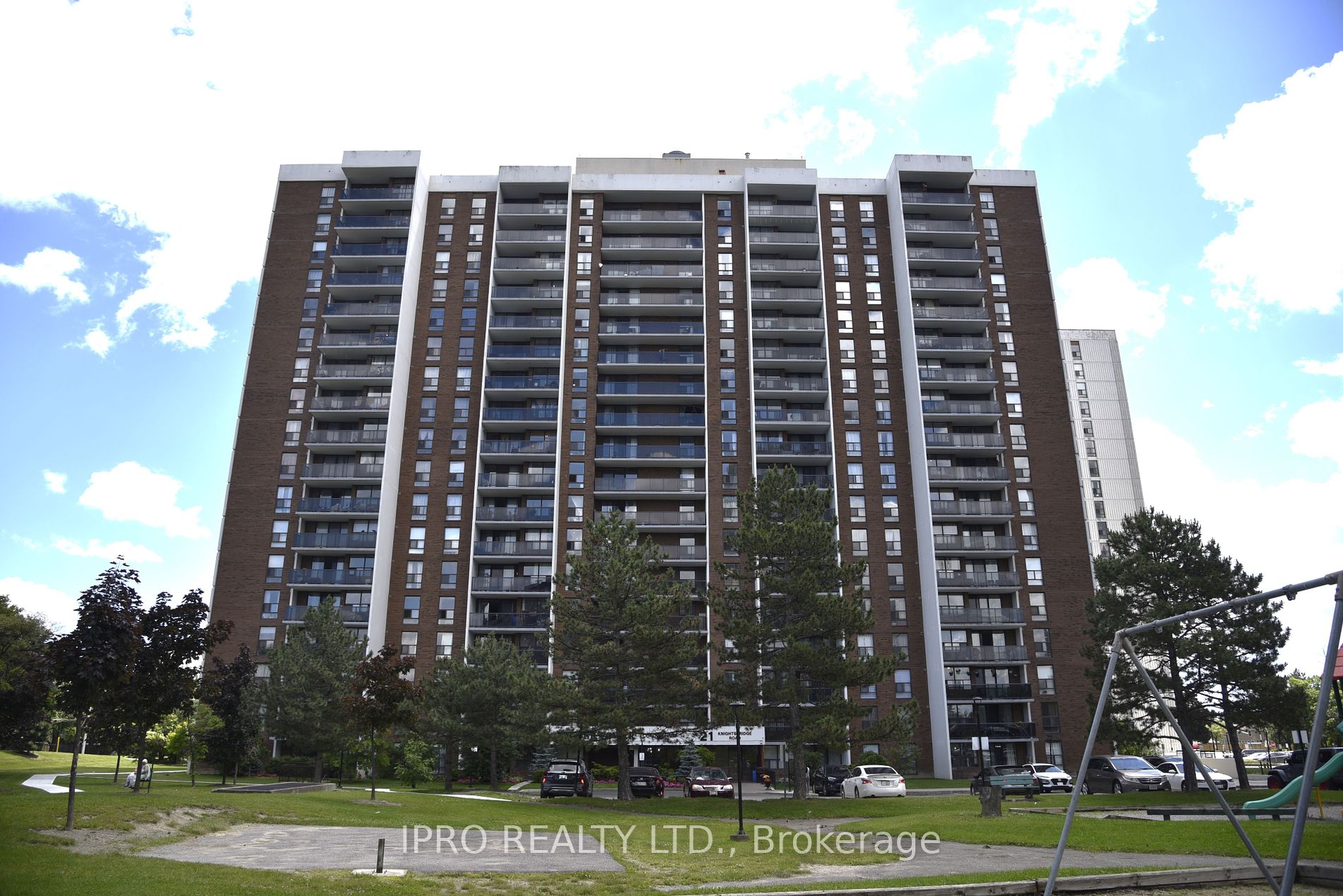 Condo Apt house for sale at 21 Knightsbridge Brampton Ontario