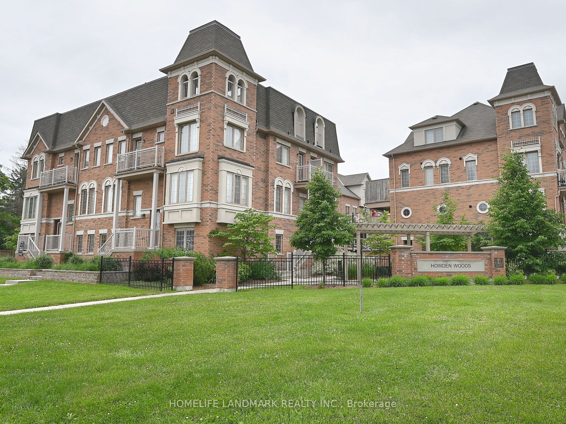 Condo Townhouse house for sale at 180 Howden Blvd Brampton Ontario