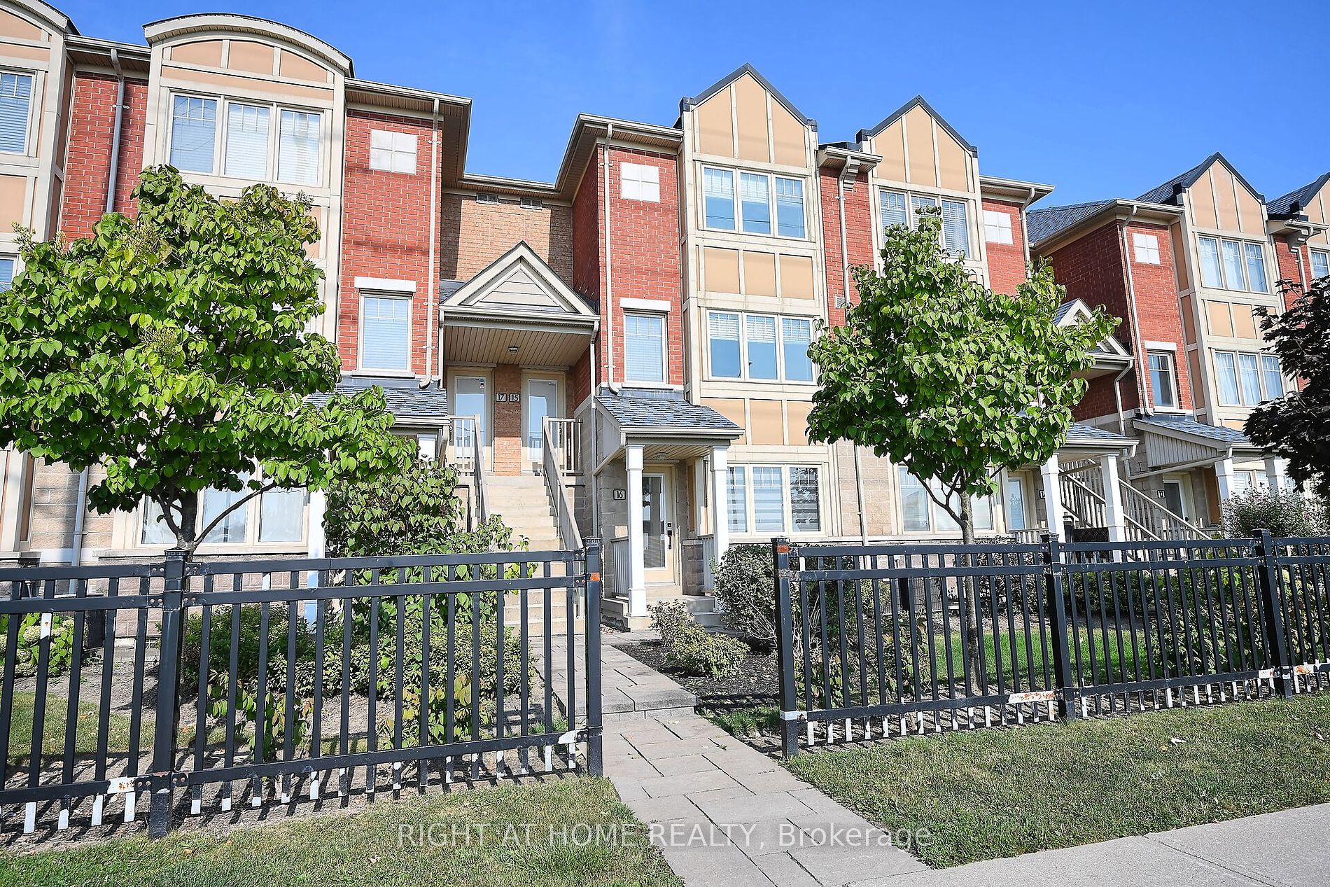 Condo Townhouse house for sale at 3985 Eglinton Av Mississauga Ontario