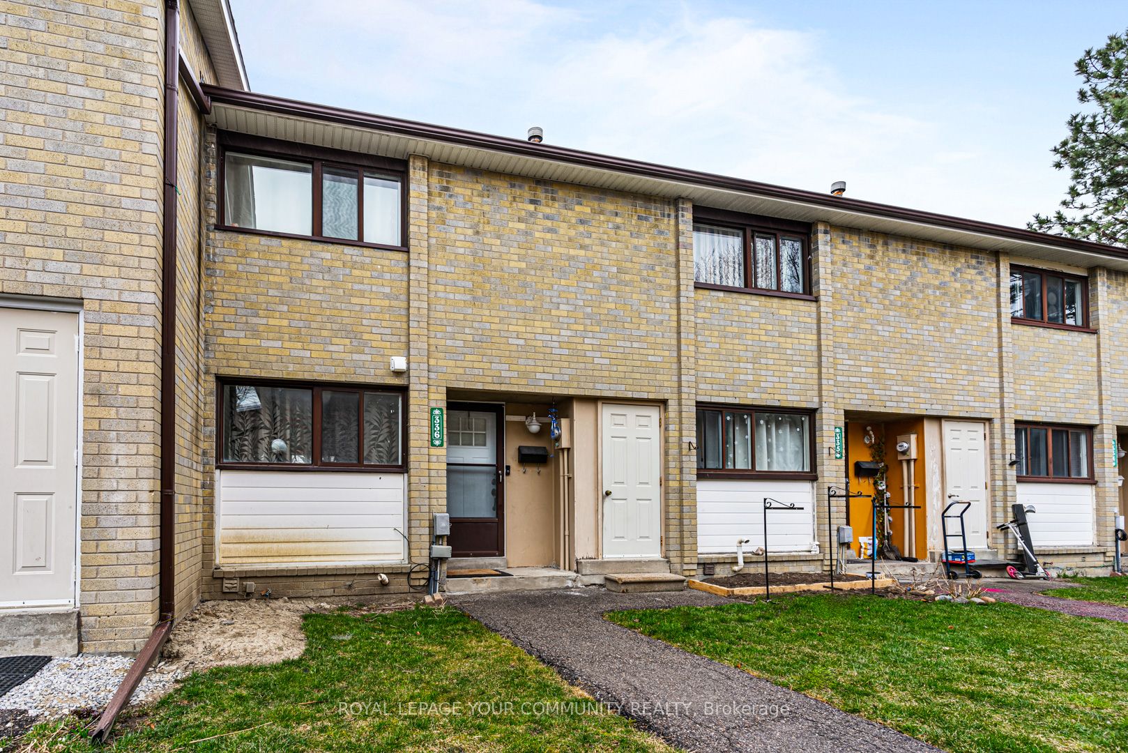 Condo Townhouse house for sale at 336 Fleetwood Cr Brampton Ontario