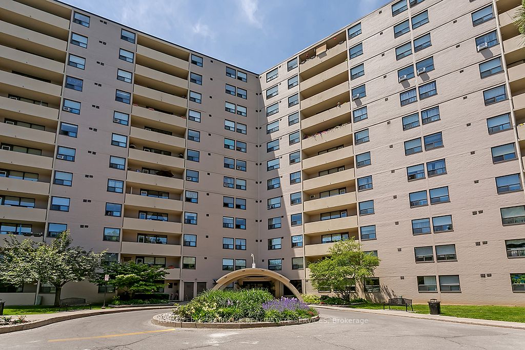 Condo Apt house for sale at 700 Dynes Rd Burlington Ontario