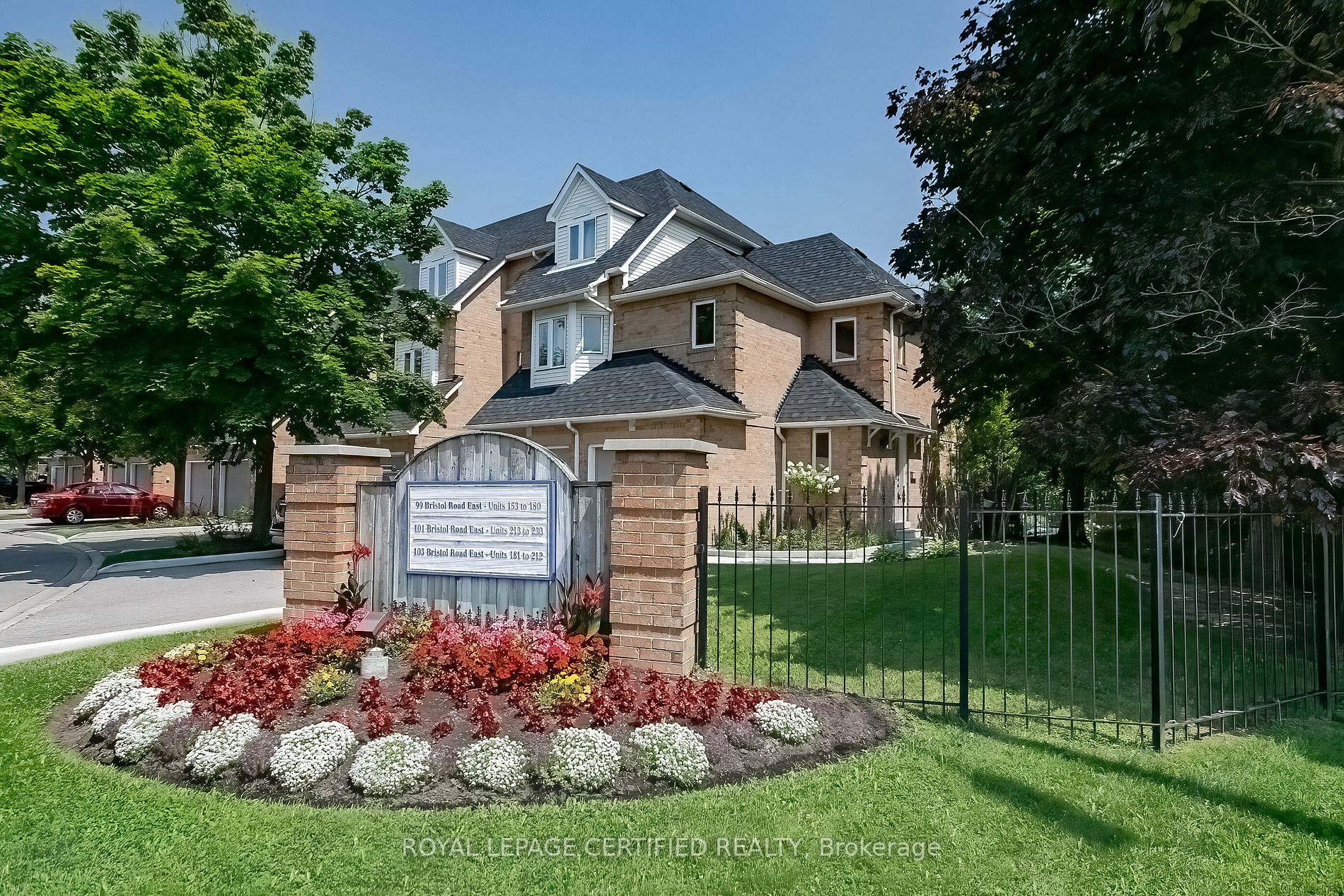 Condo Townhouse house for sale at 99 Bristol Rd E Mississauga Ontario