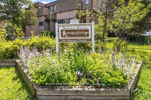 Condo Townhouse house for sale at 2095 Roche Crt Mississauga Ontario