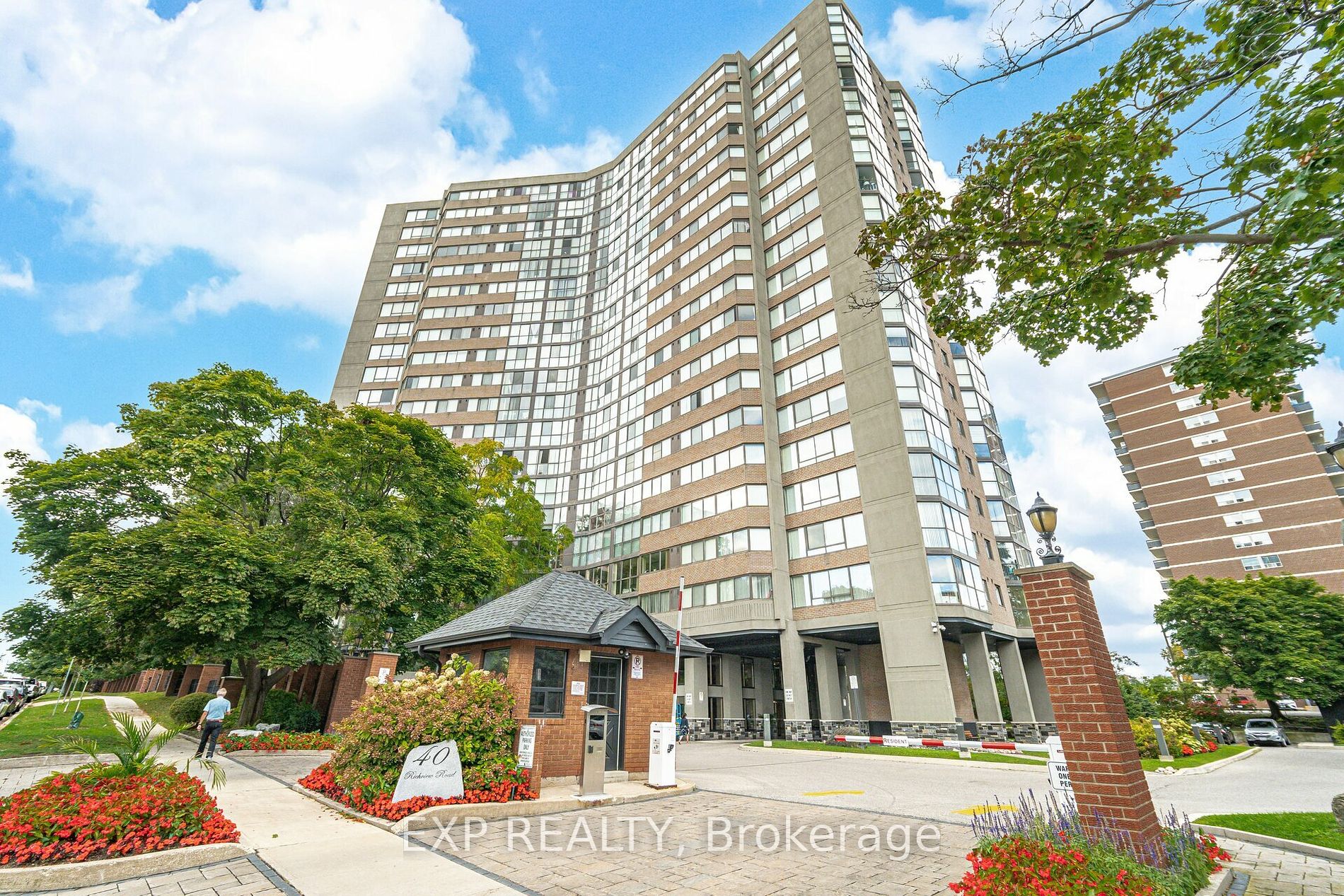 Condo Apt house for sale at 40 Richview Rd Toronto Ontario