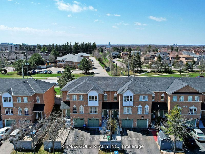 Condo Townhouse house for sale at 65 Brickyard Way Brampton Ontario