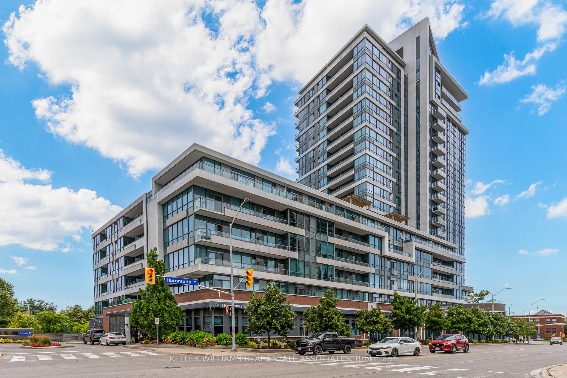 Condo Apt house for sale at 1 Hurontario St Mississauga Ontario