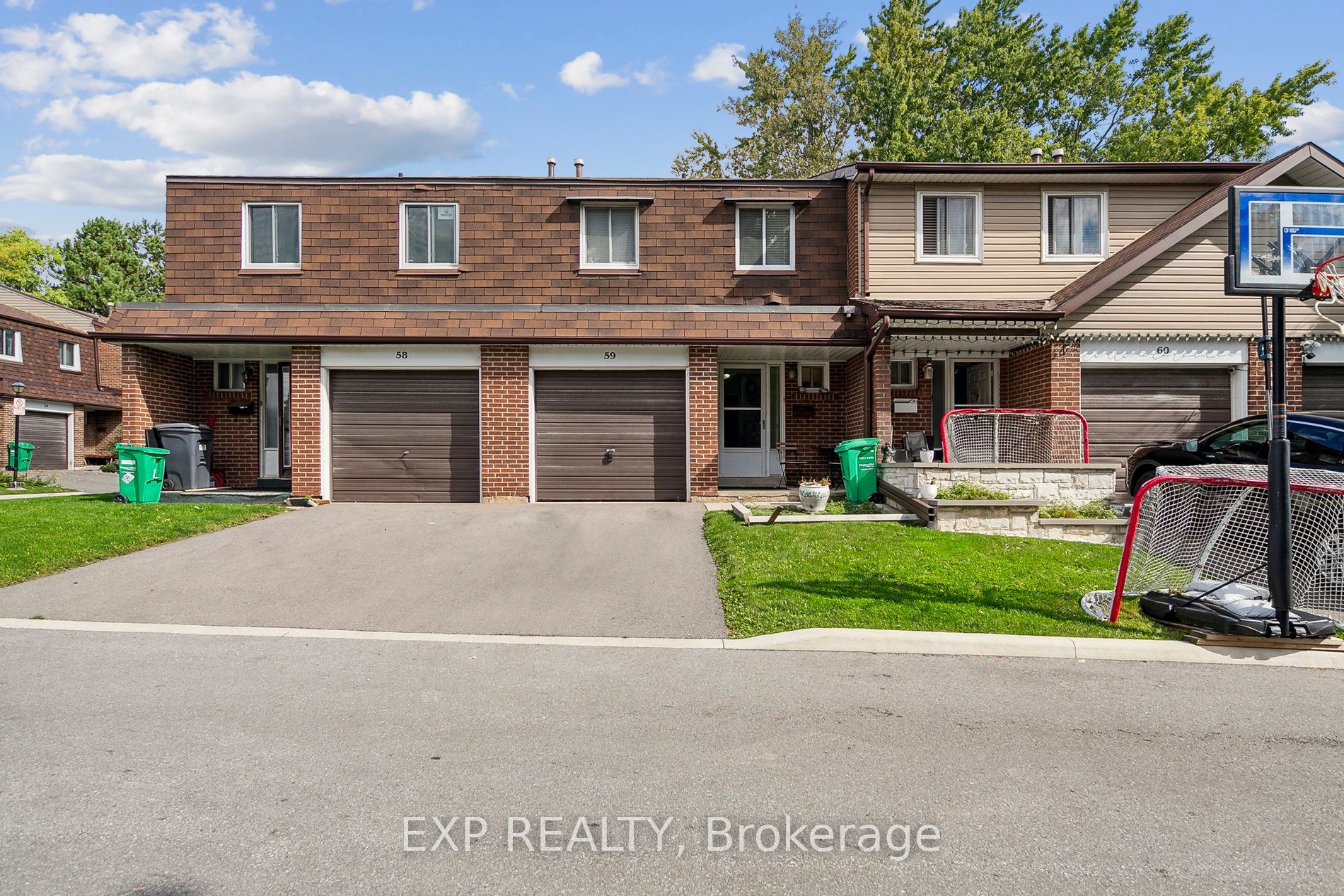 Condo Townhouse house for sale at 3025 Cedarglen G Mississauga Ontario