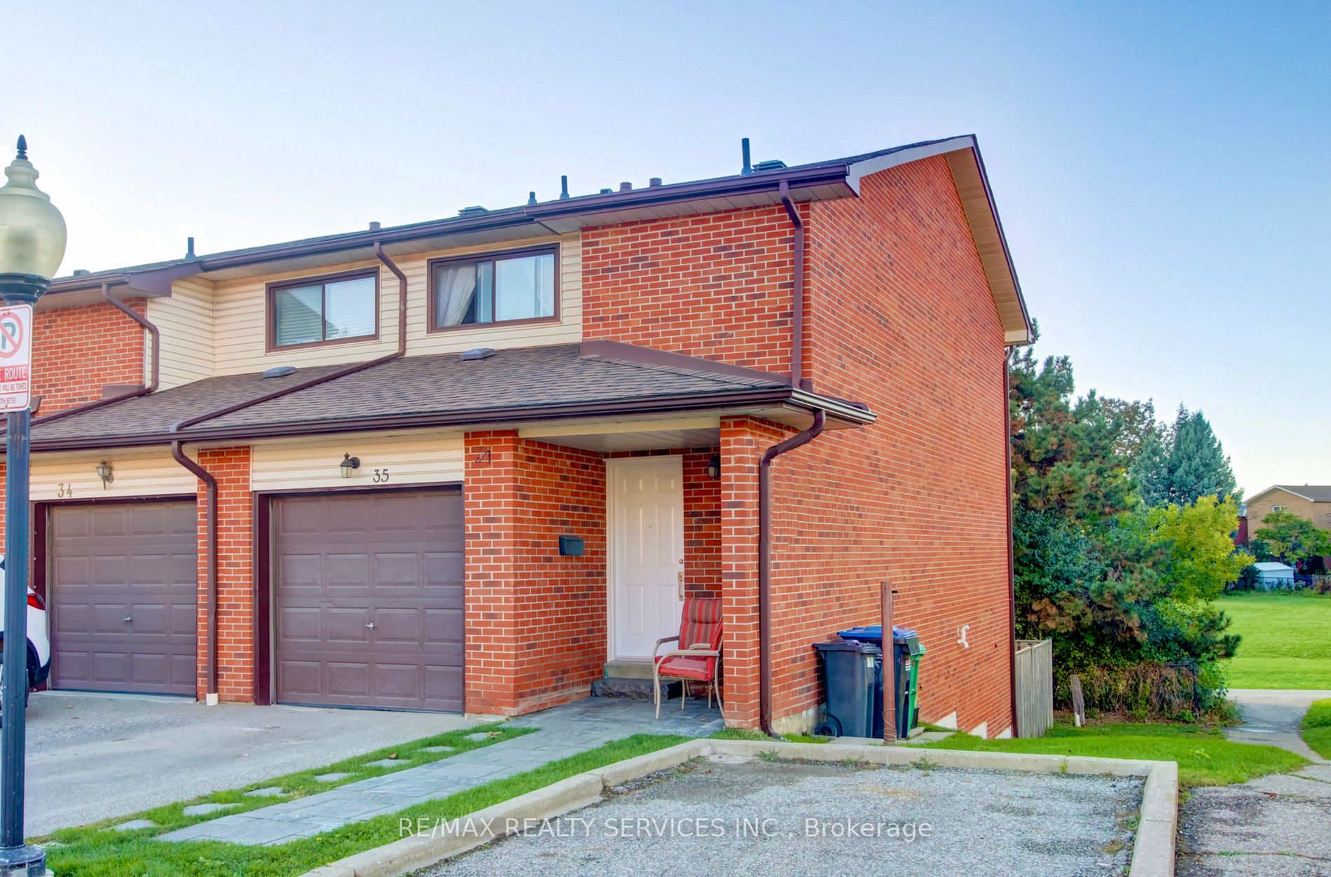 Condo Townhouse house for sale at 35 Collins Cres Brampton Ontario