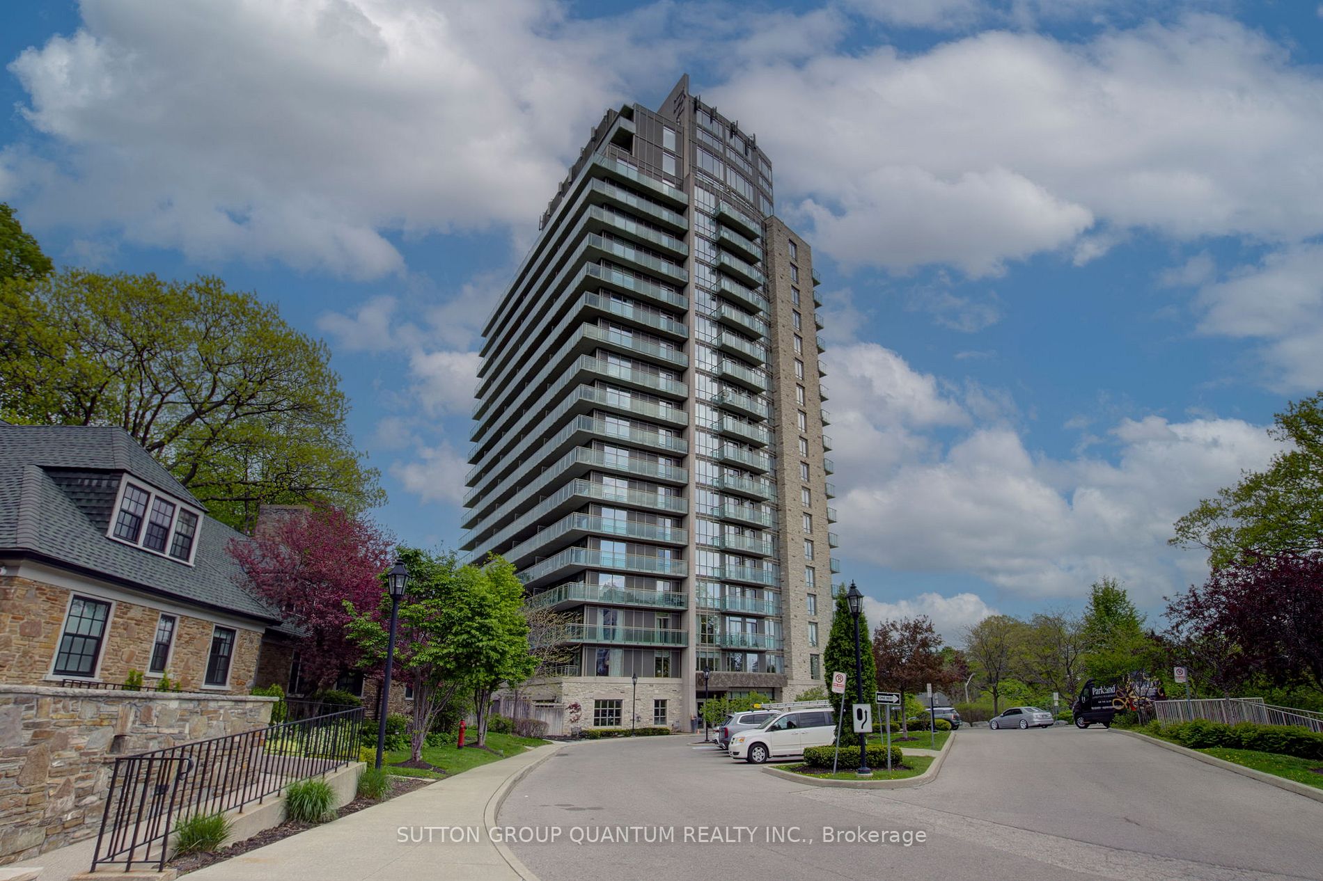 Condo Apt house for sale at 1665 The College Mississauga Ontario