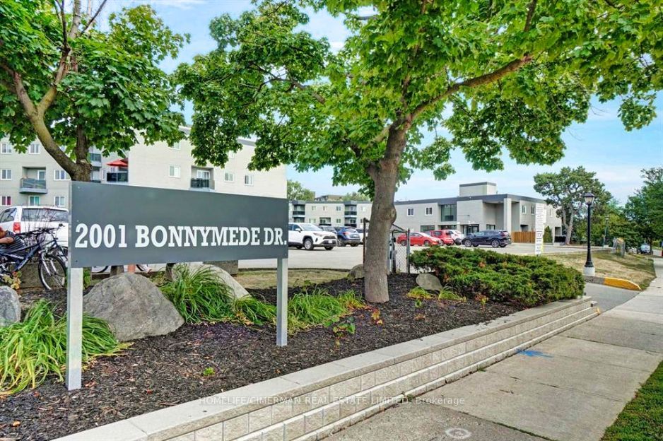 Condo Townhouse house for sale at 2001 Bonnymede D Mississauga Ontario