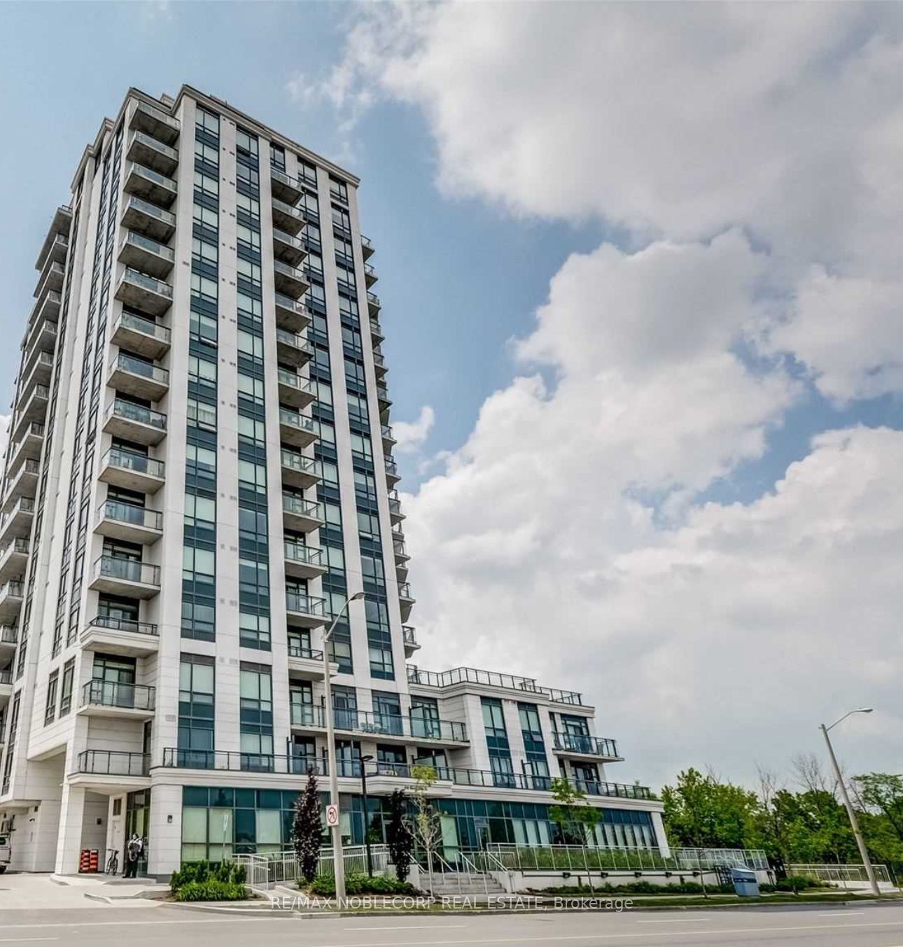 Condo Apt house for sale at 840 Queens Plate Toronto Ontario