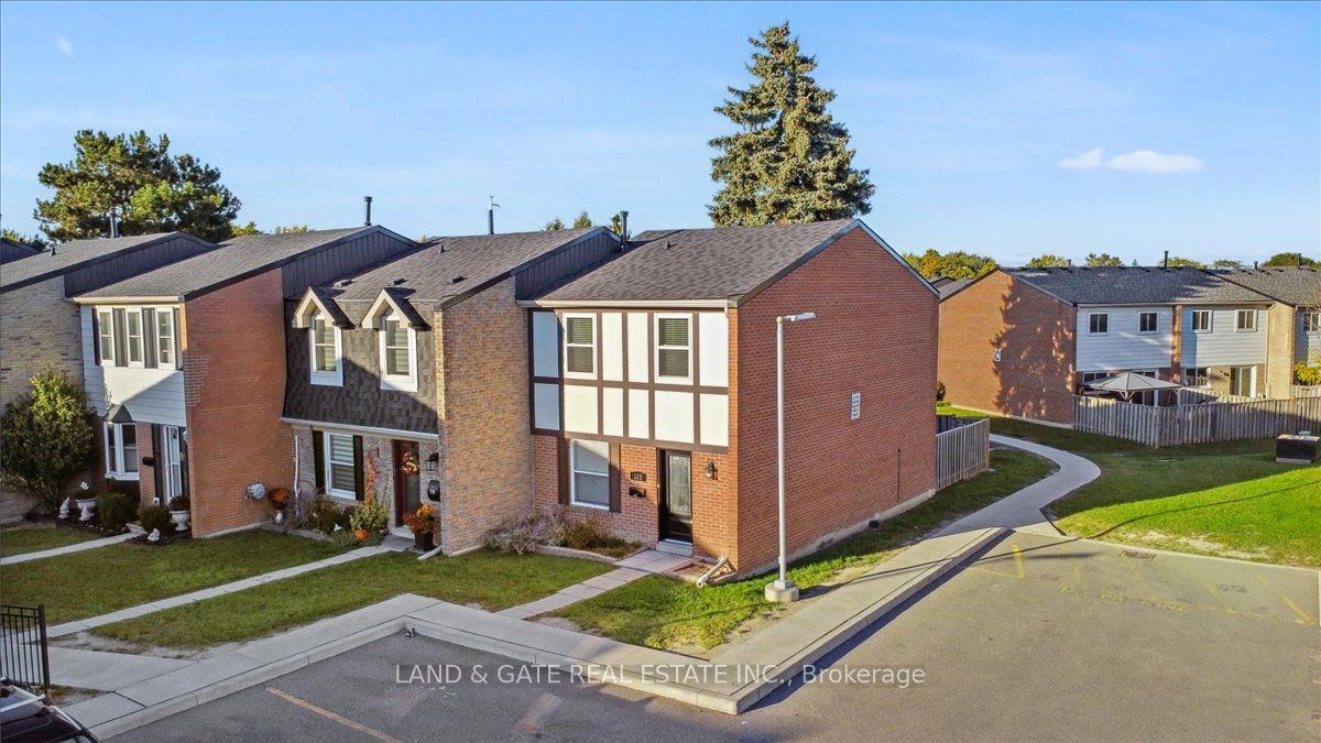 Condo Townhouse house for sale at 900 Central Park Brampton Ontario