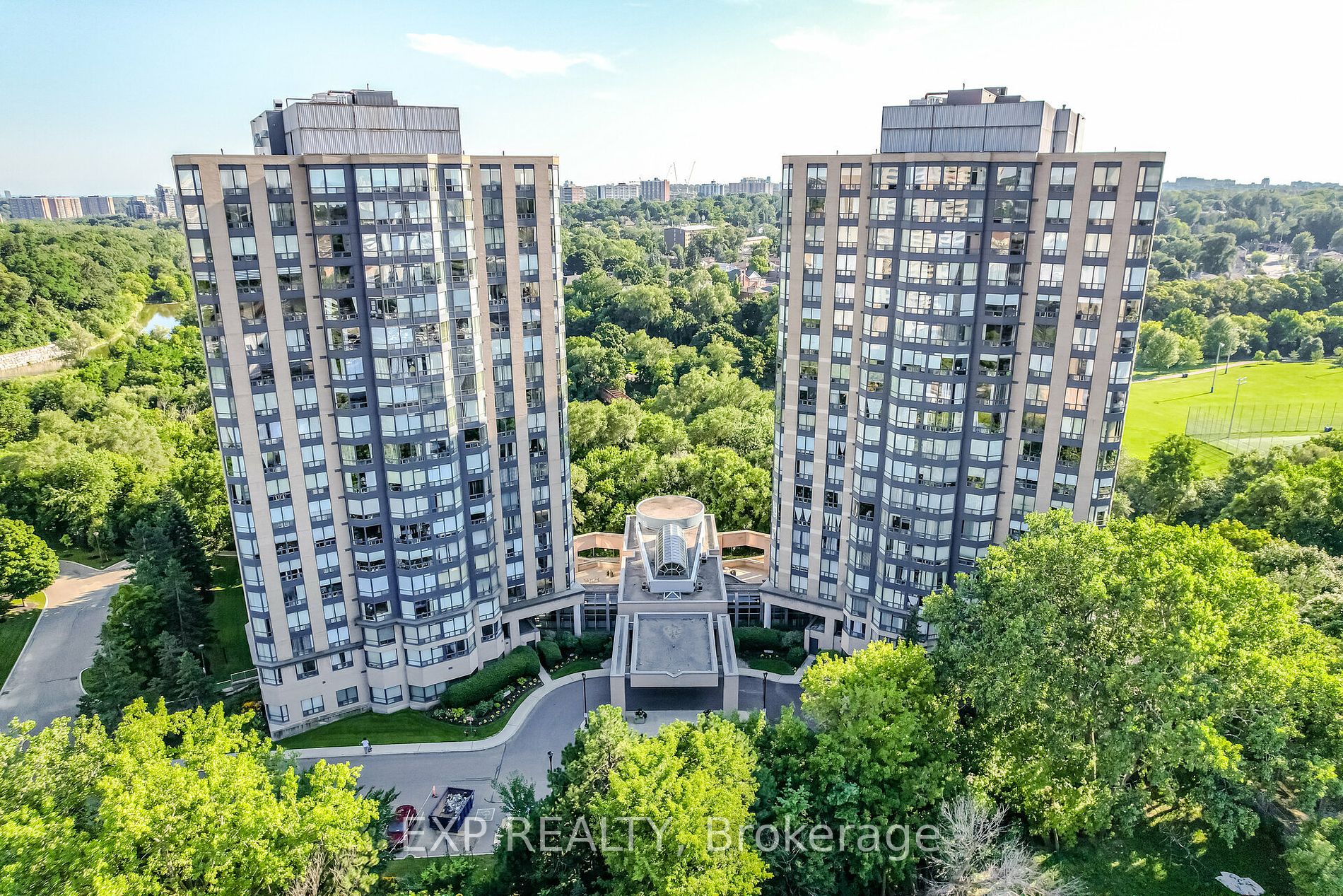 Condo Apt house for sale at 1 Hickory Tree R Toronto Ontario