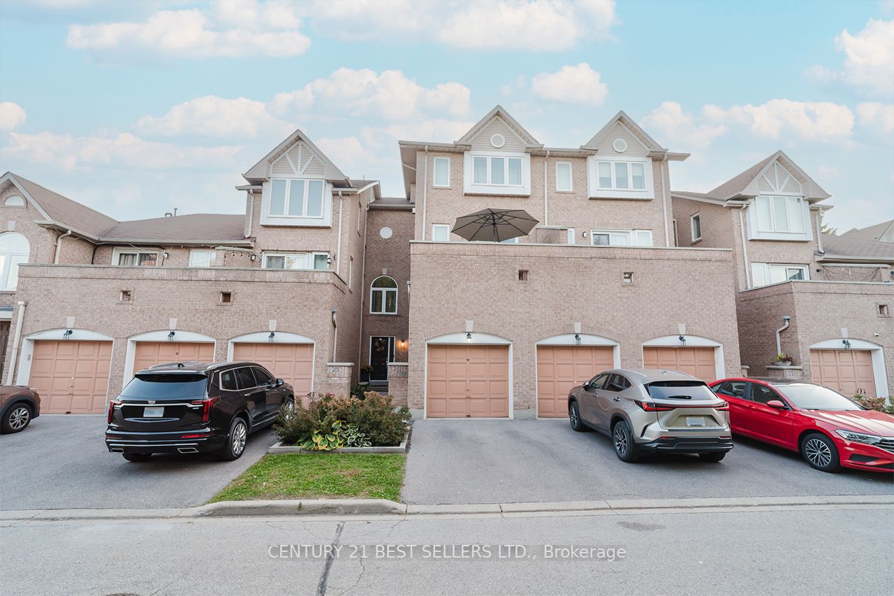 Condo Townhouse house for sale at 45 Bristol Rd E Mississauga Ontario