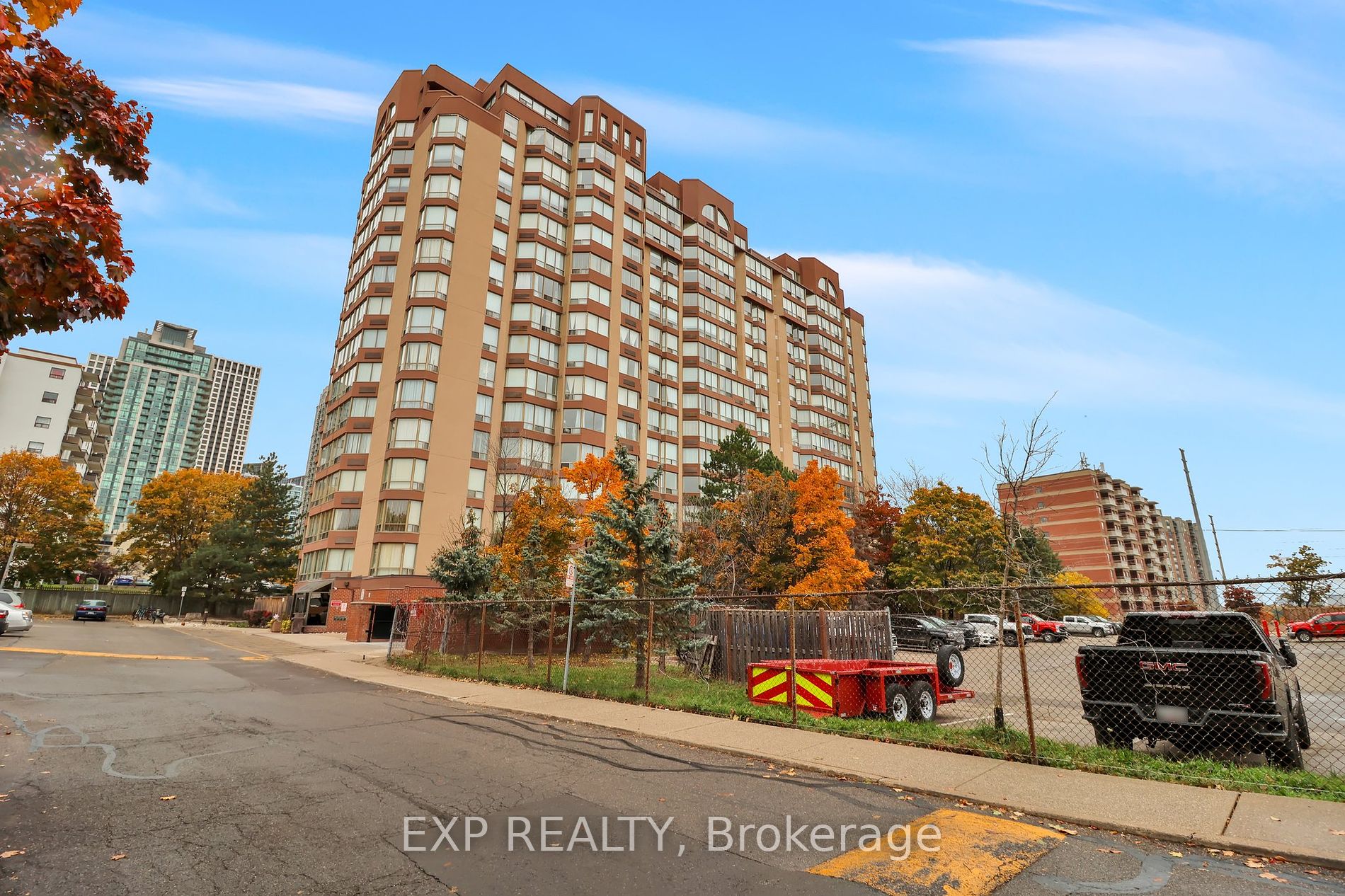 Co-Op Apt house for sale at 25 Fairview St W Mississauga Ontario