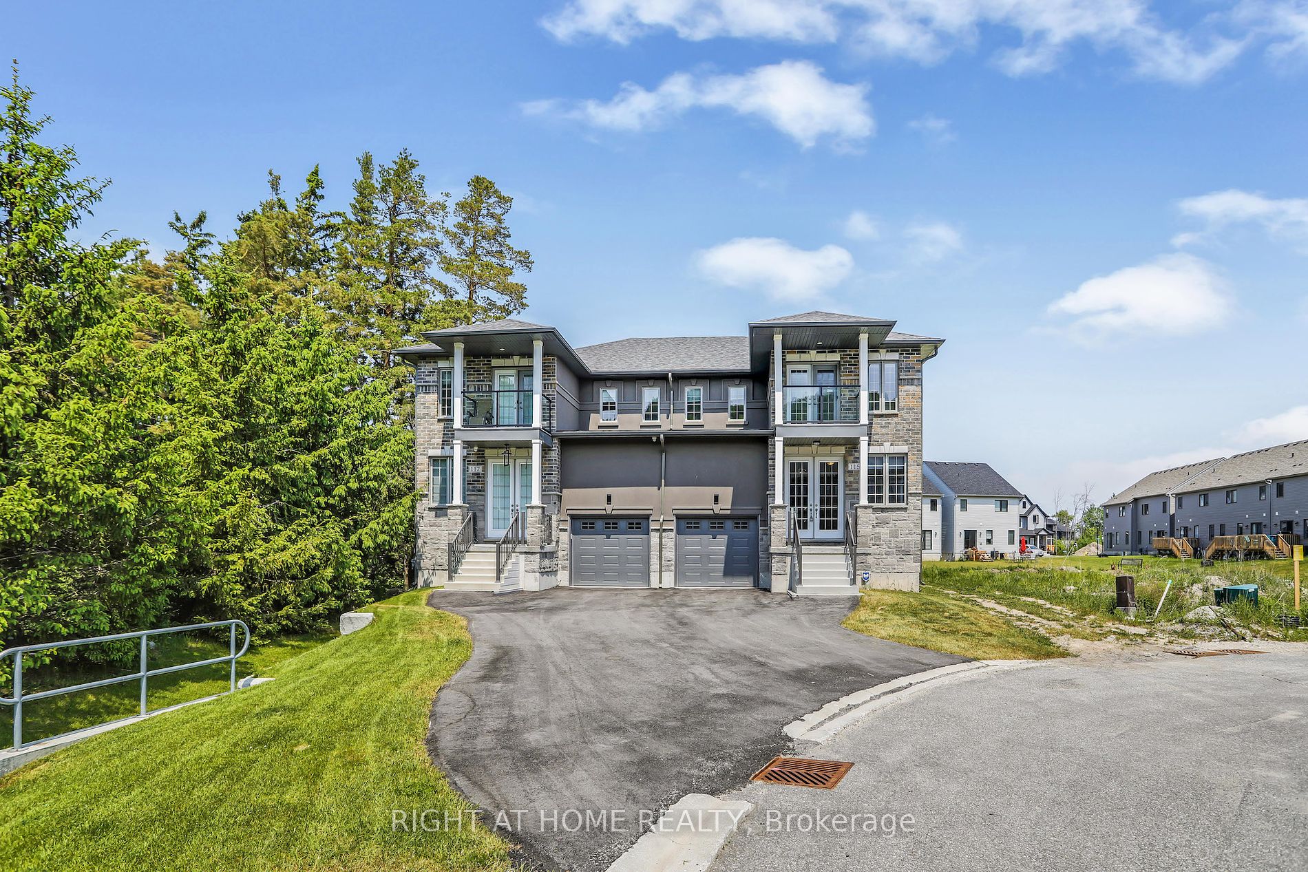 Semi-Det Condo house for sale at 115 Delphi Crt Blue Mountains Ontario