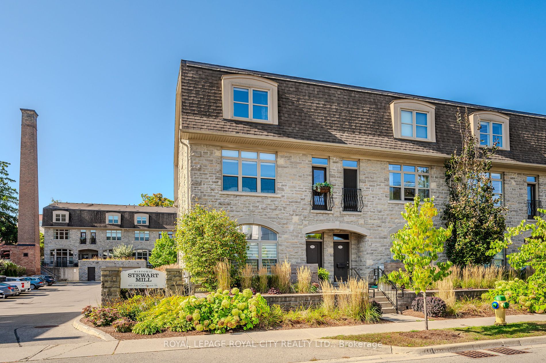 Condo Townhouse house for sale at 90 Cardigan St Guelph Ontario