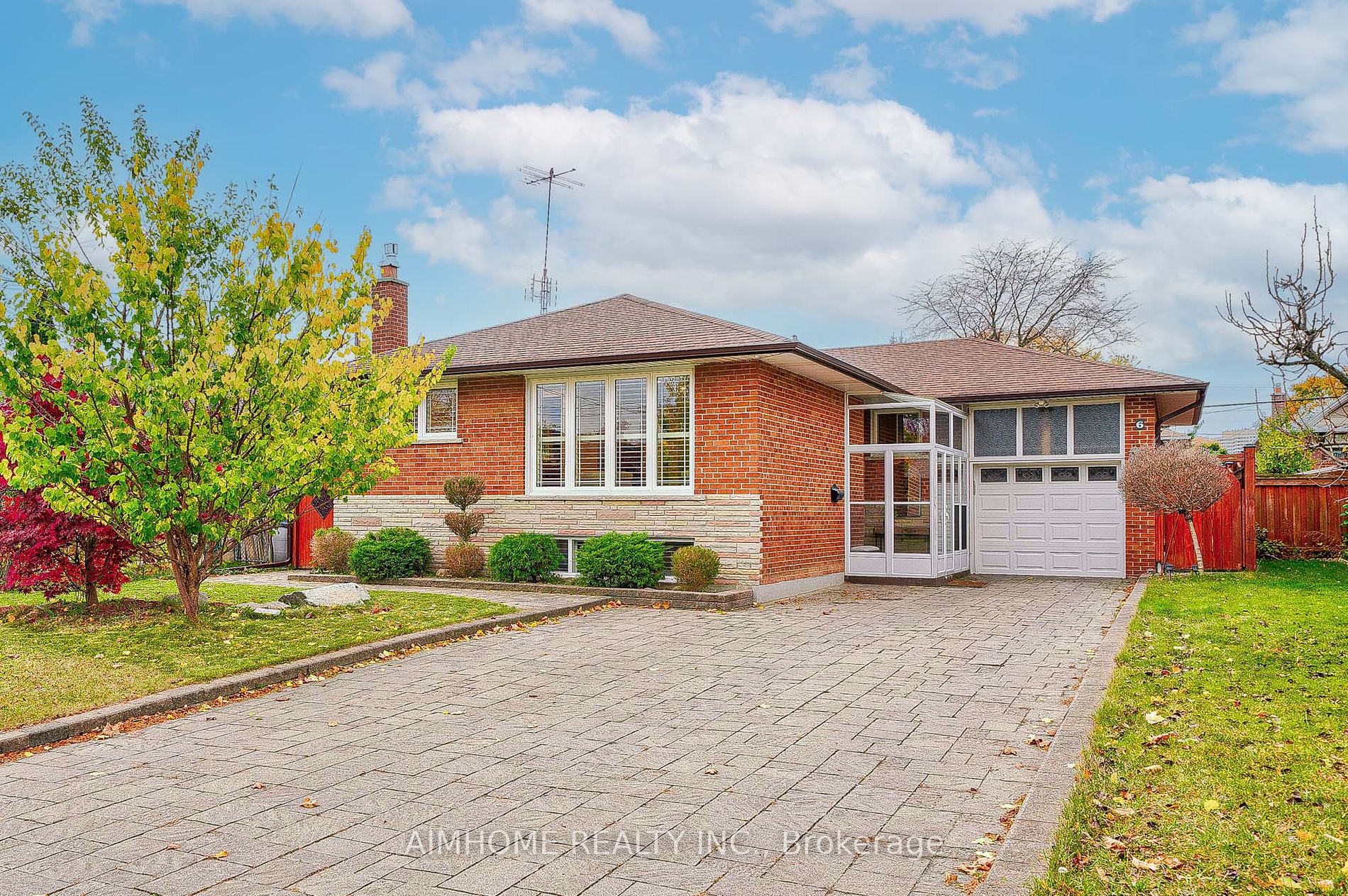 Detached house for sale at 6 Wyndcliff Cres Toronto Ontario