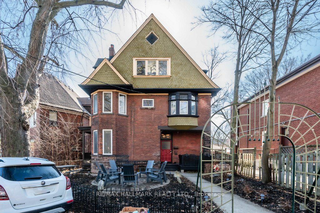 Detached house for sale at 2 Bellwoods Park Toronto Ontario