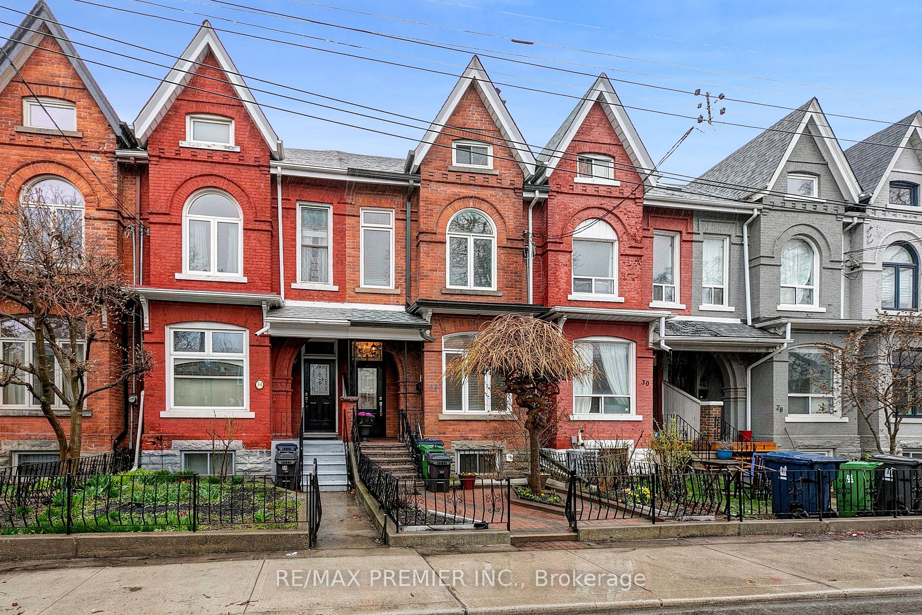 Att/Row/Twnhouse house for sale at 32 Robinson St Toronto Ontario