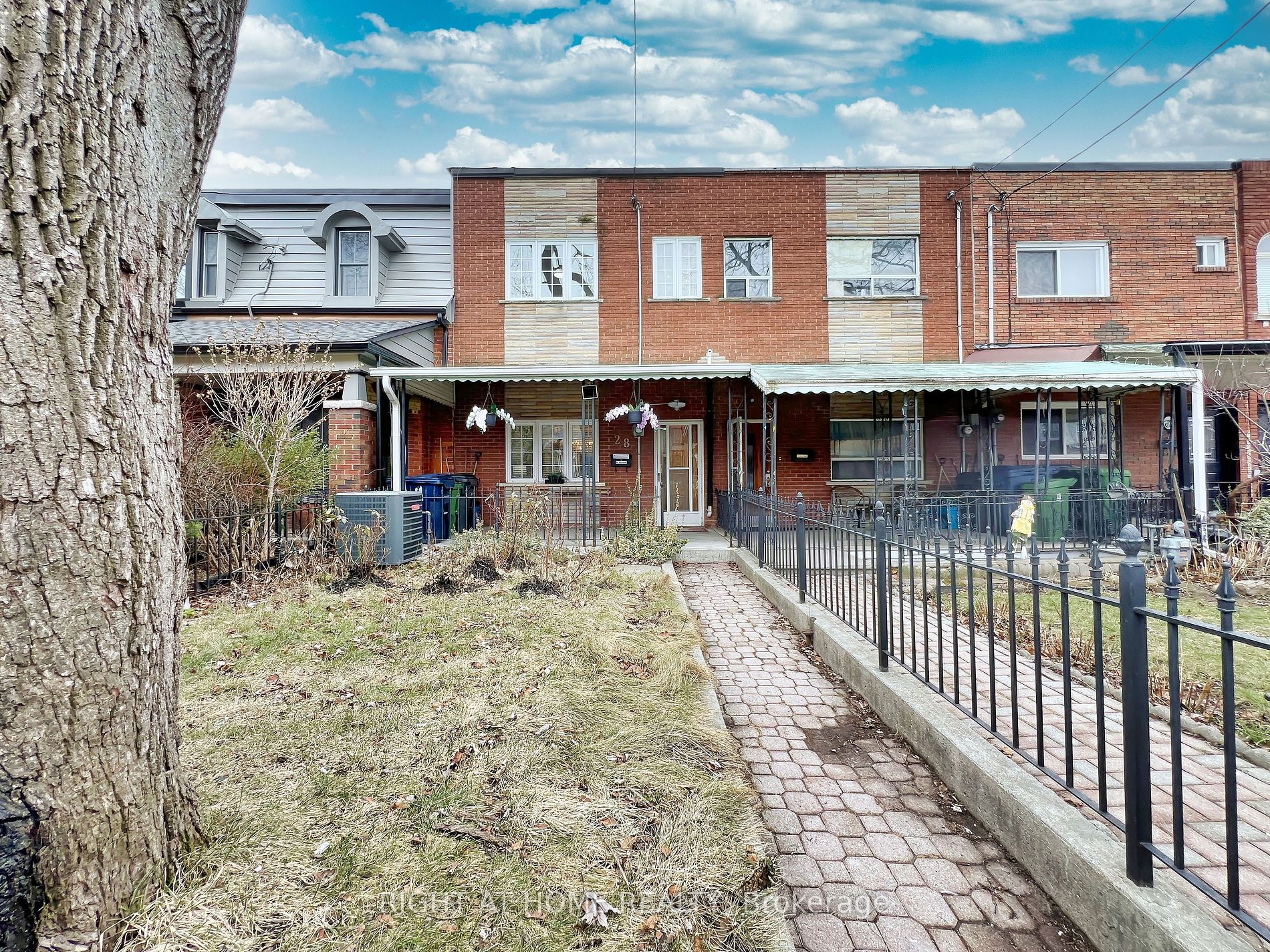Att/Row/Twnhouse house for sale at 28 Fennings St Toronto Ontario